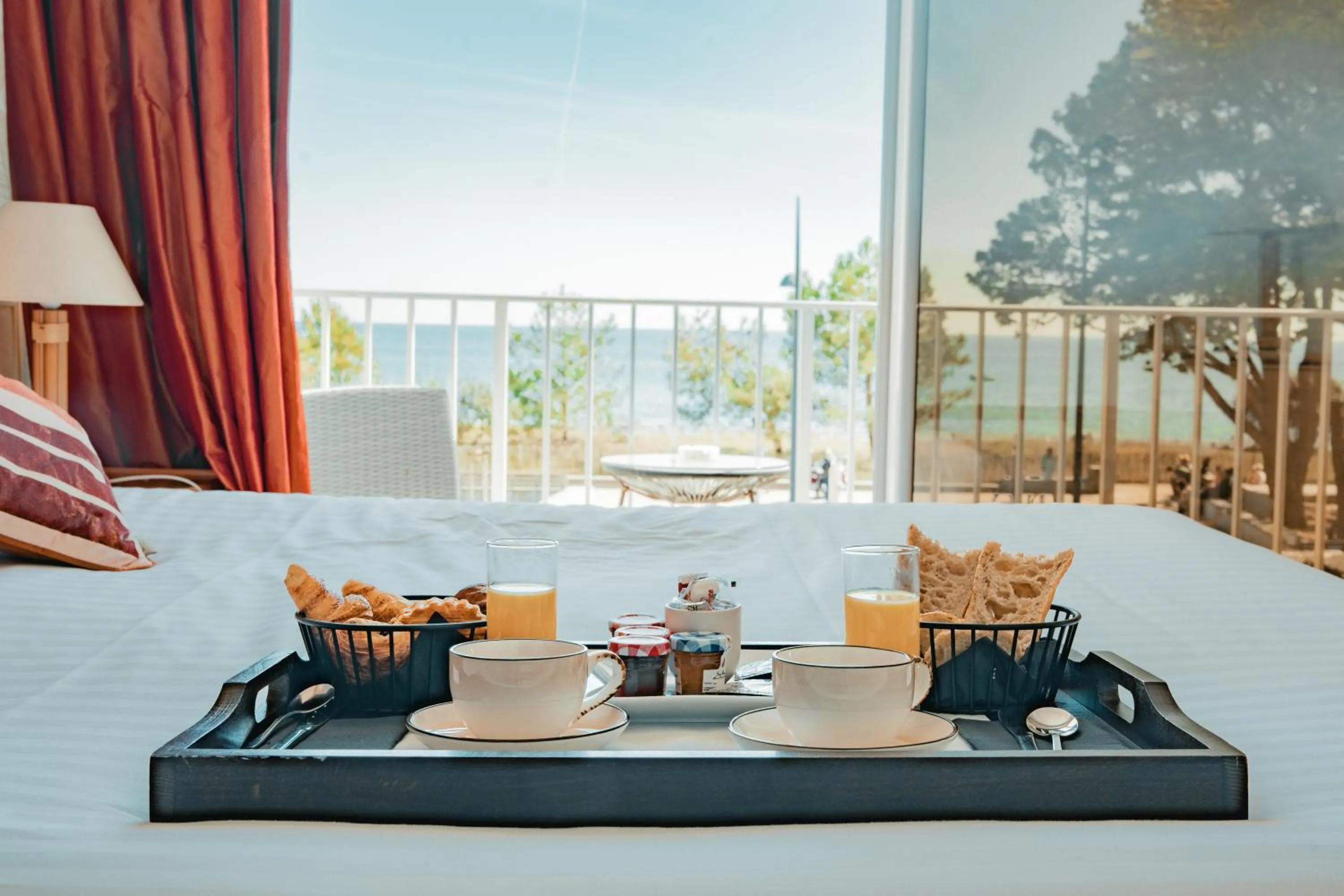 Balcony/Terrace in Hôtel Édenia - Spa Estime&Sens