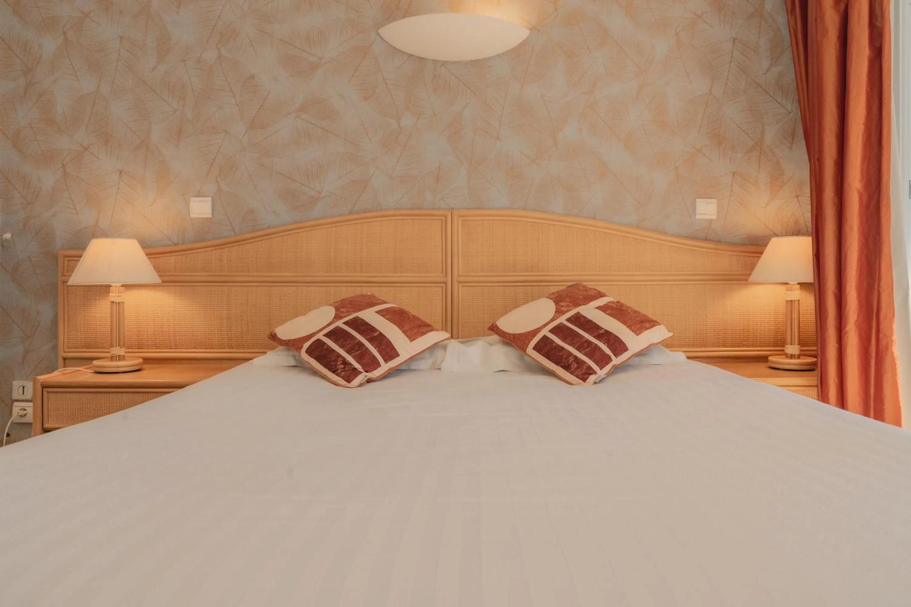 Bed in Hôtel Édenia - Spa Estime&Sens