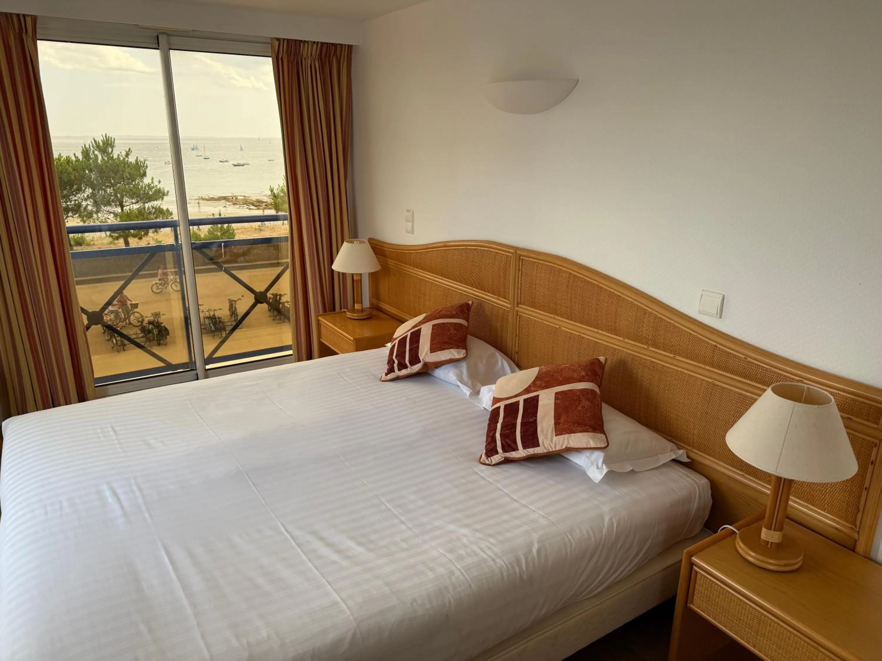 Bed in Hôtel Édenia - Spa Estime&Sens