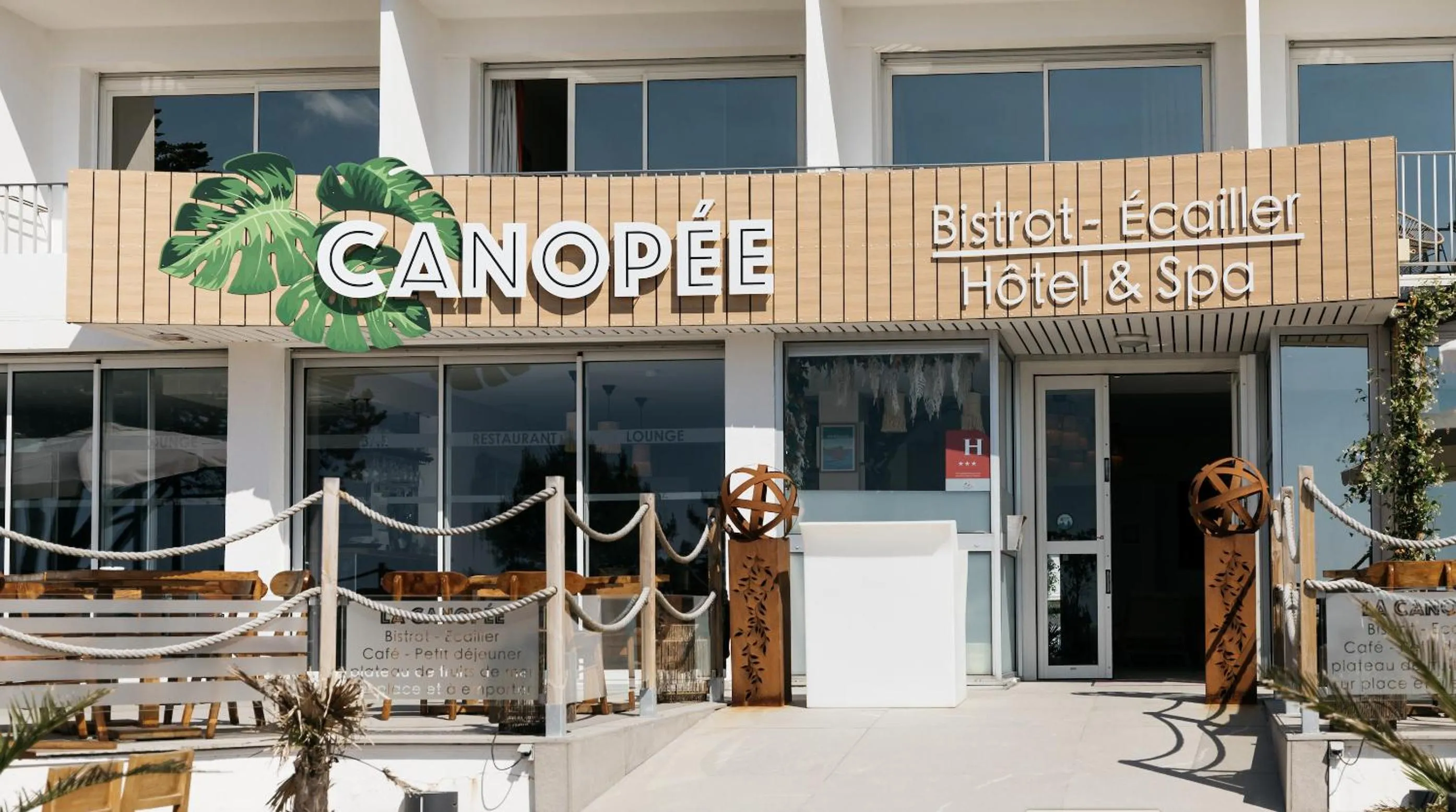 Property building in Hôtel Édenia - Spa Estime&Sens