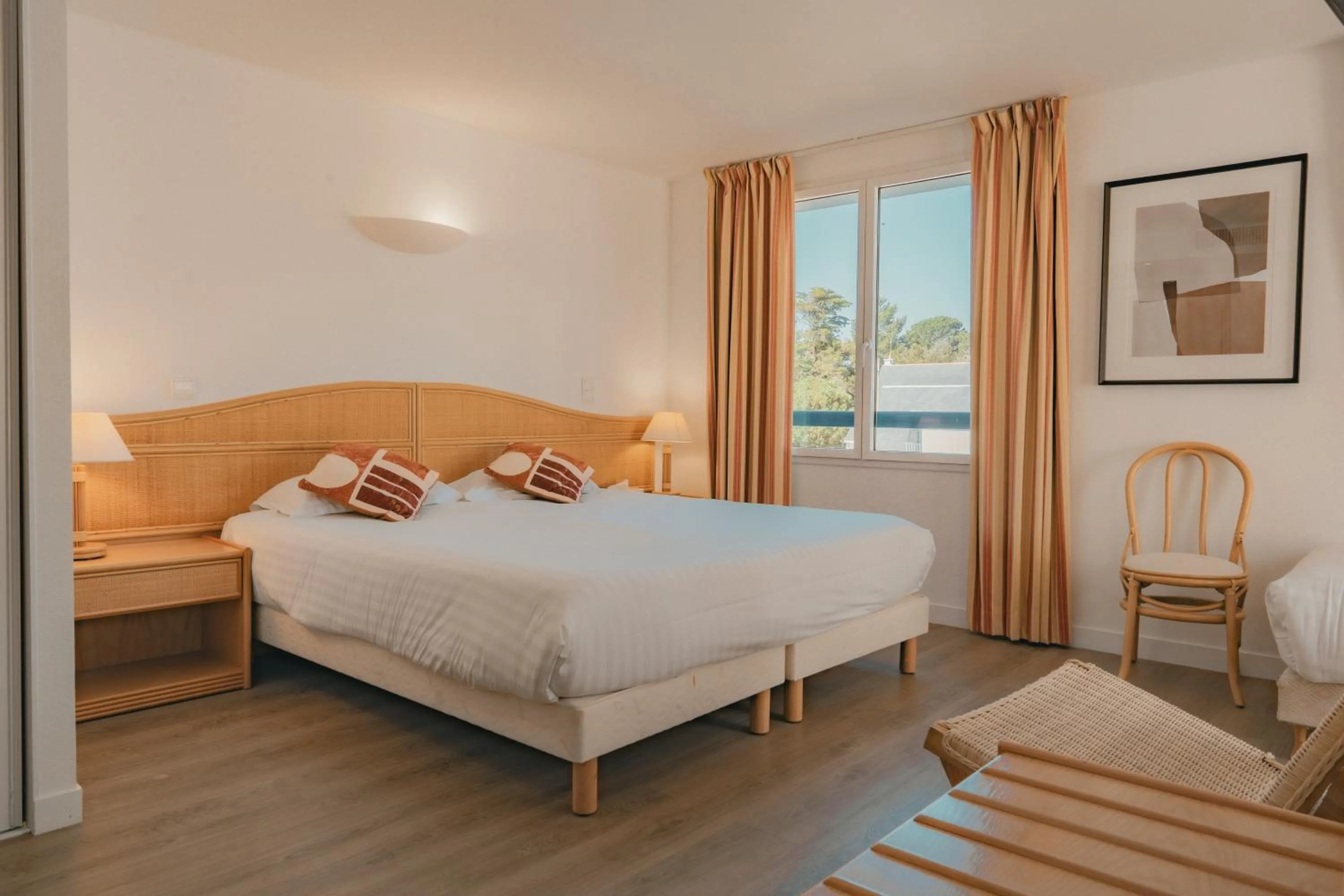 Bed in Hôtel Édenia - Spa Estime&Sens