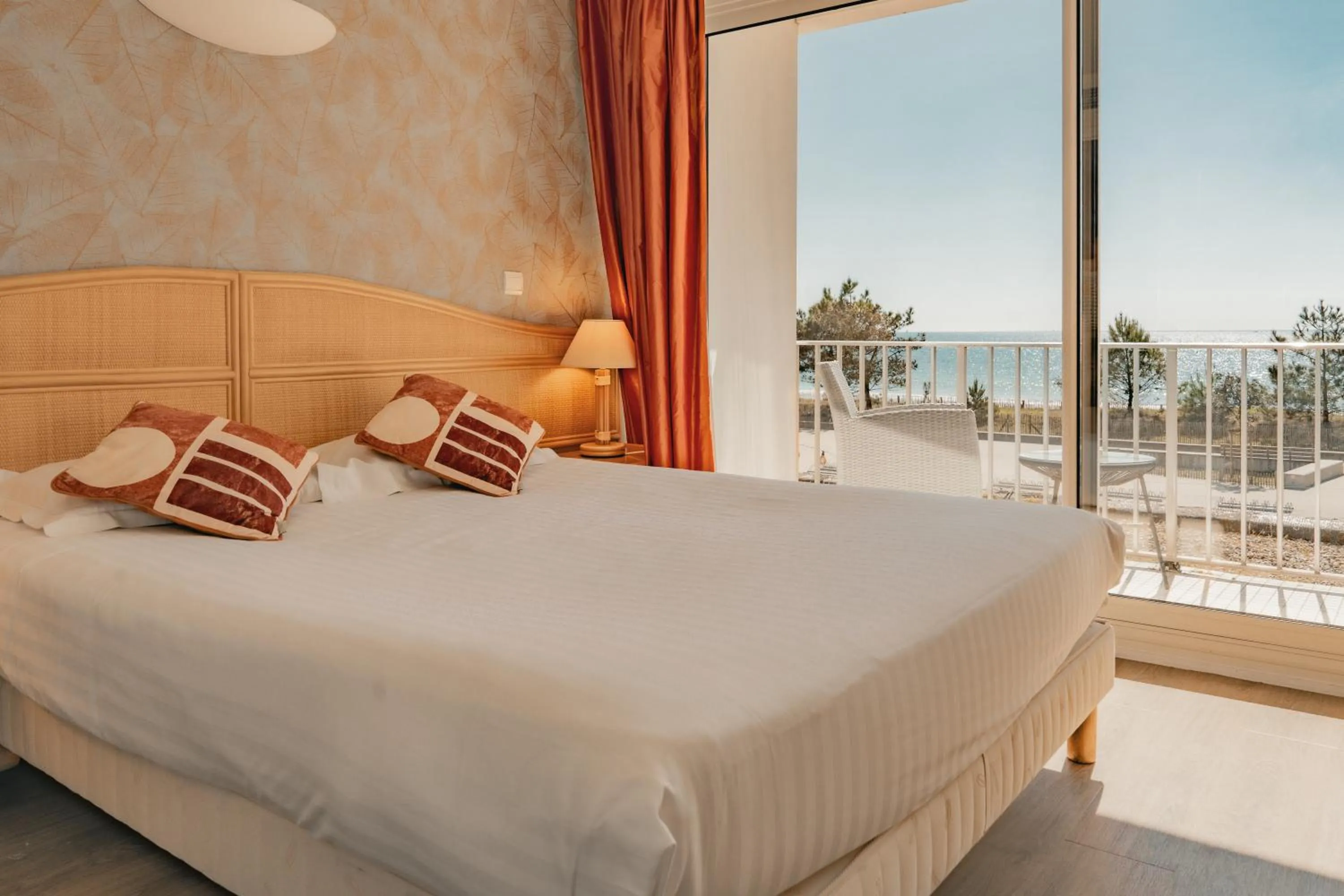 Bed in Hôtel Édenia - Spa Estime&Sens