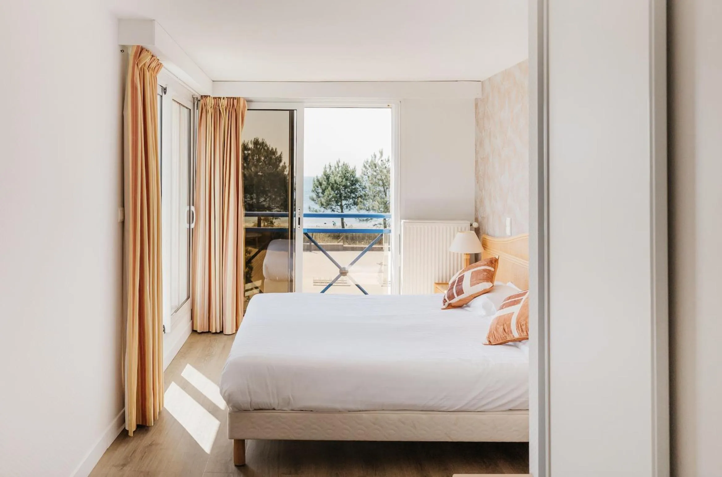 Bed in Hôtel Édenia - Spa Estime&Sens