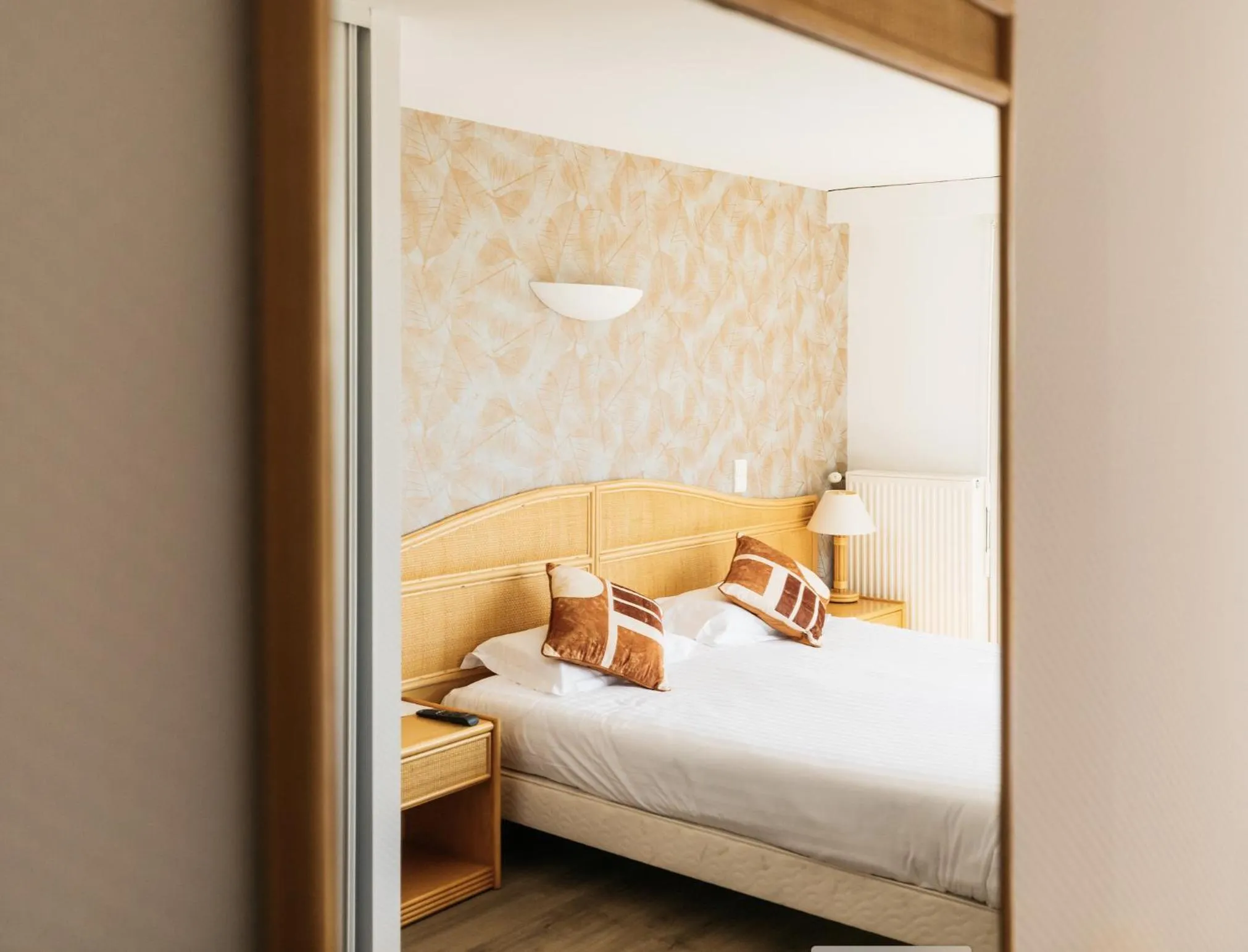 Bed in Hôtel Édenia - Spa Estime&Sens