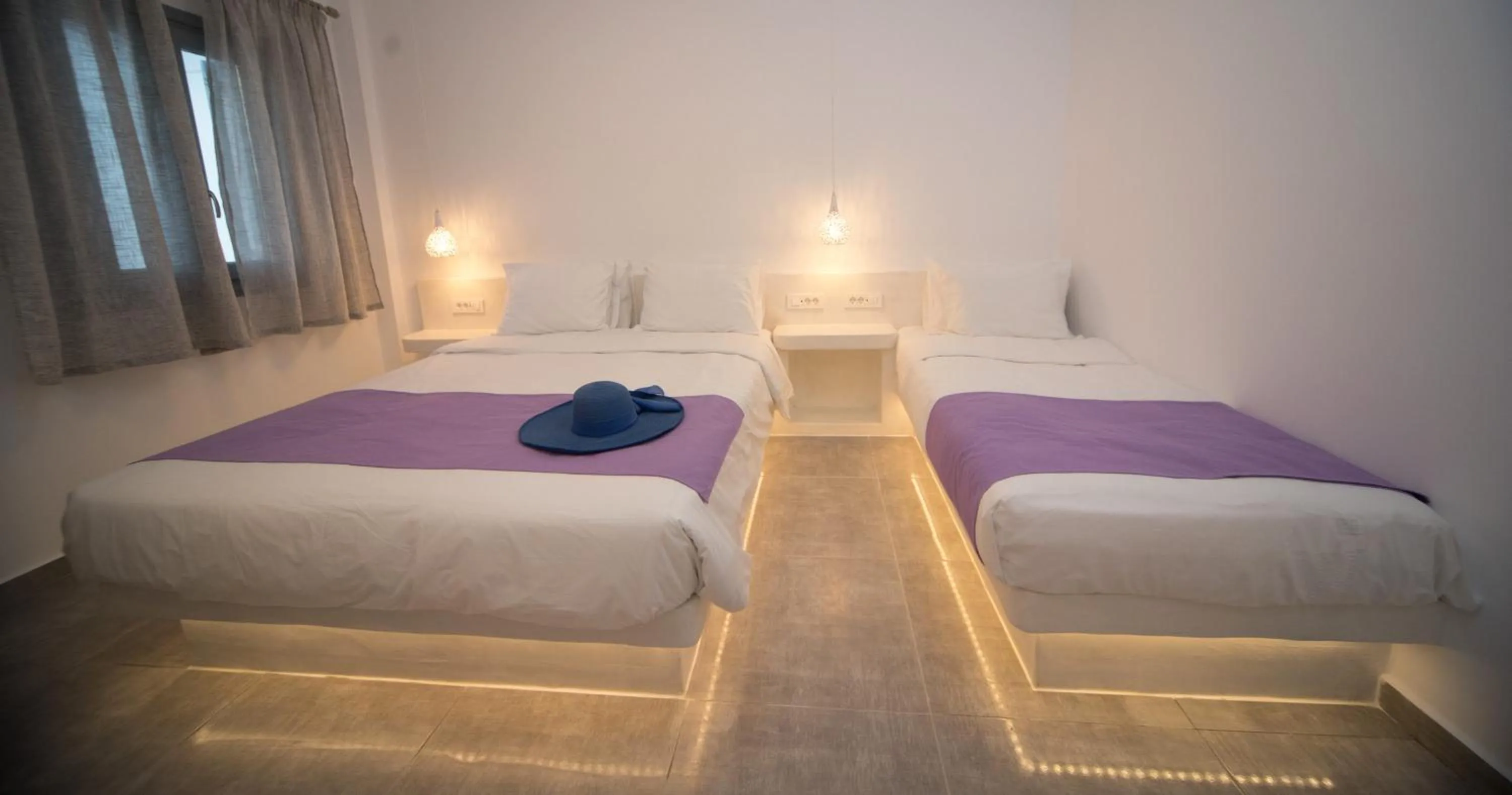 Bed in Markakis Studios Fira Town