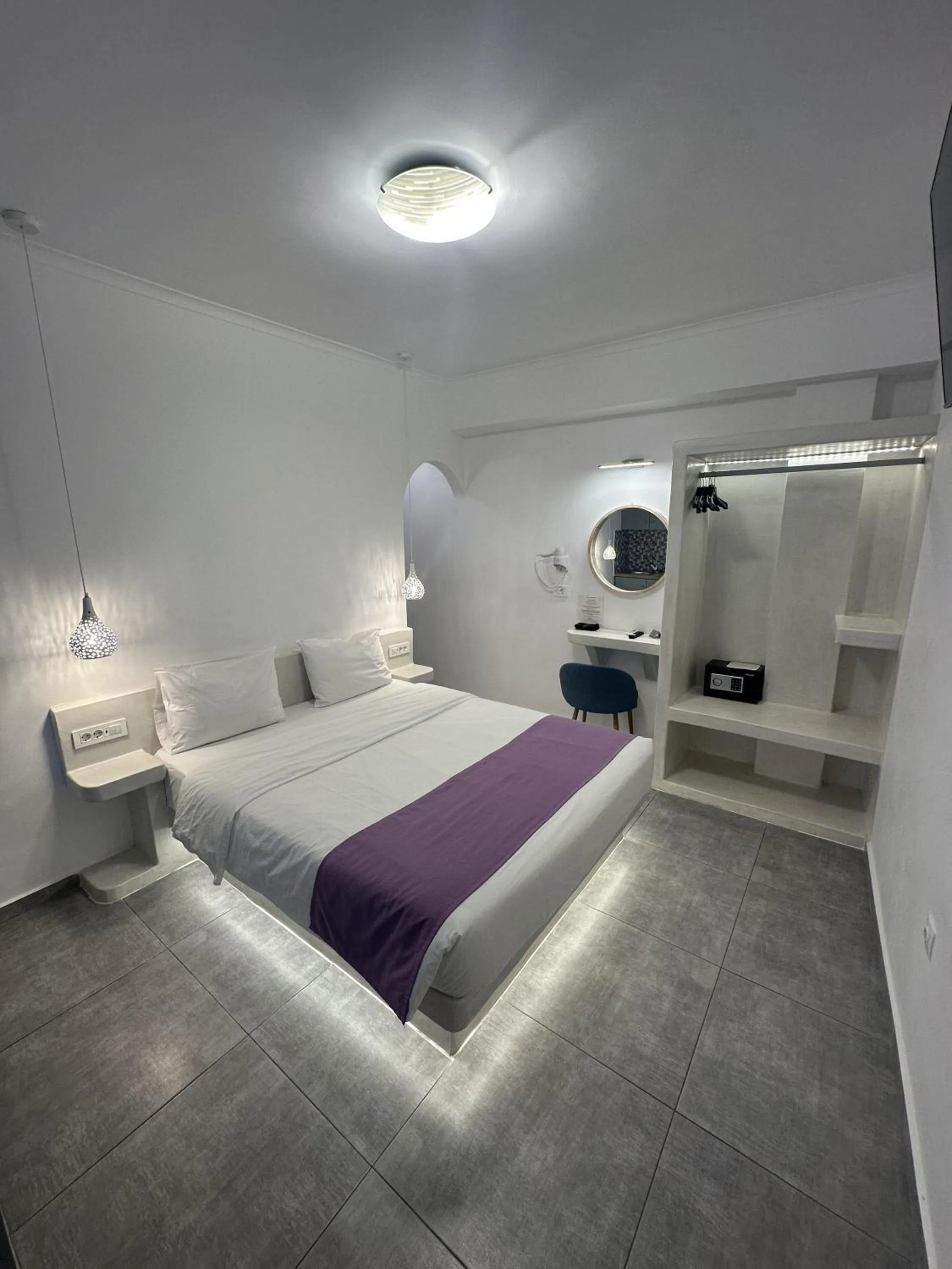 Bed in Markakis Studios Fira Town