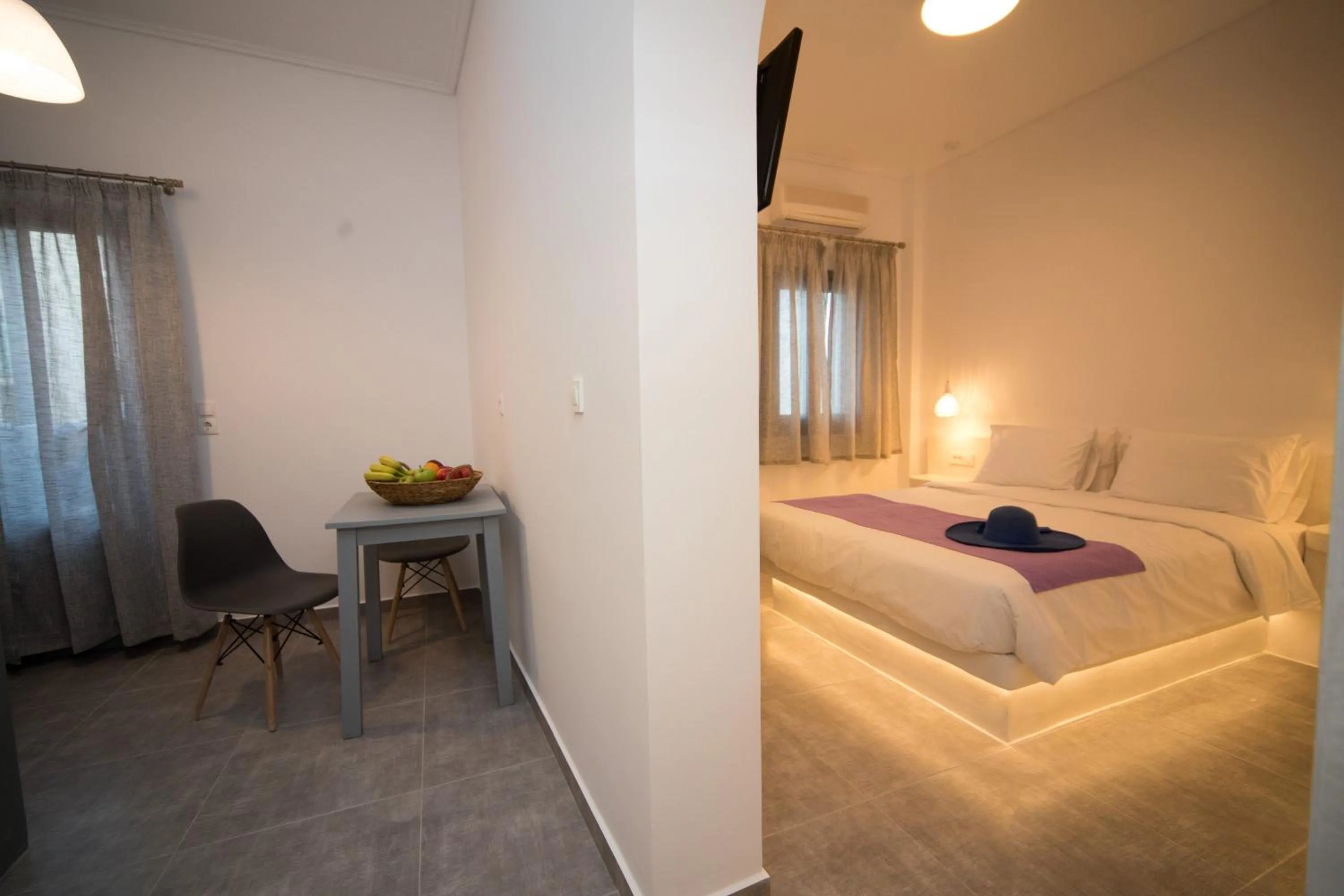 Bed in Markakis Studios Fira Town