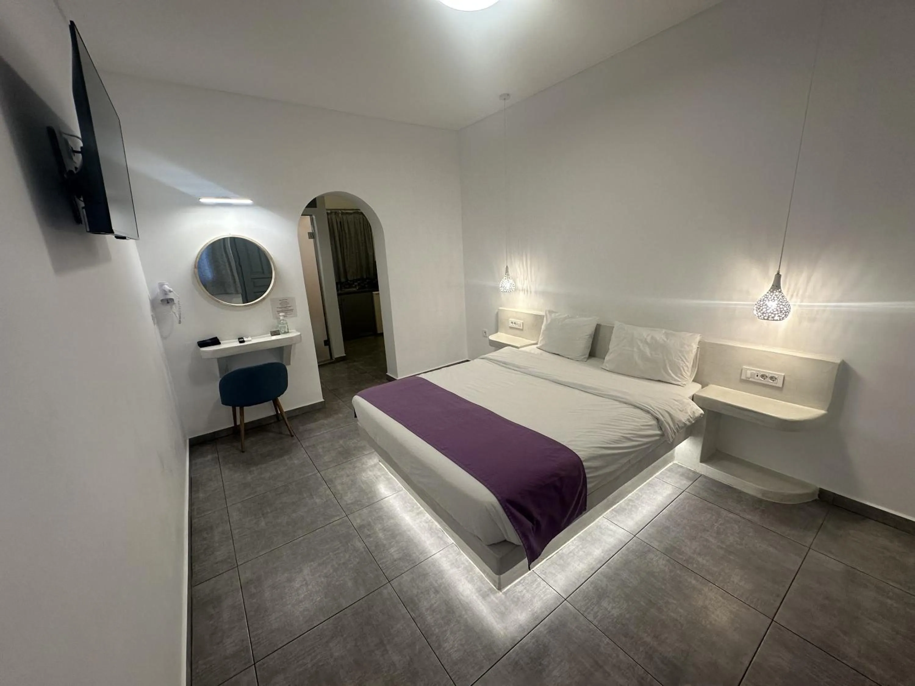 Bed in Markakis Studios Fira Town