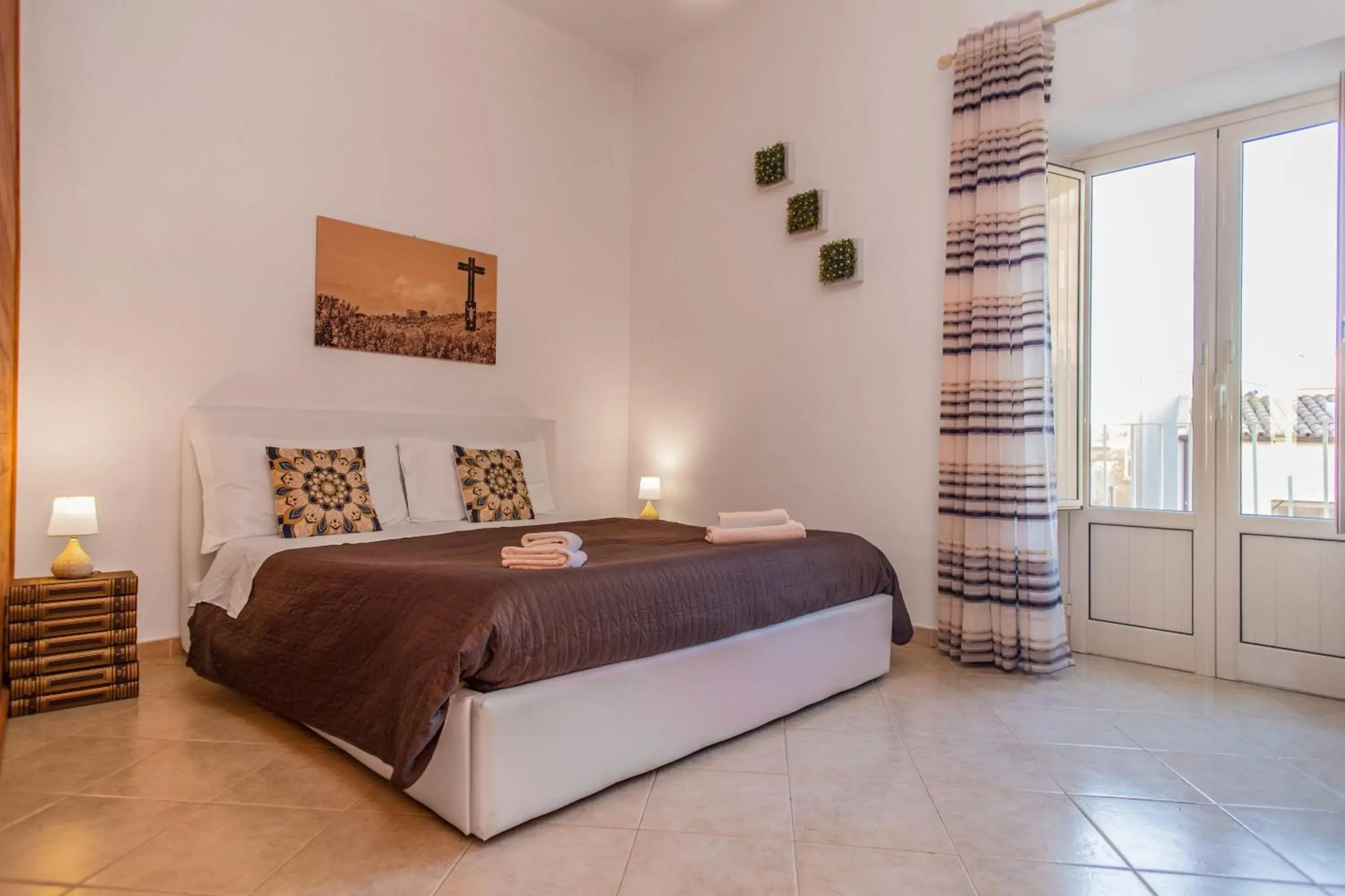 Double Room with Shared Bathroom and Balcony in Le Terrazze di Pirandello Double Room with Shared Bathroom and Balcony in Le Terrazze di Pirandello