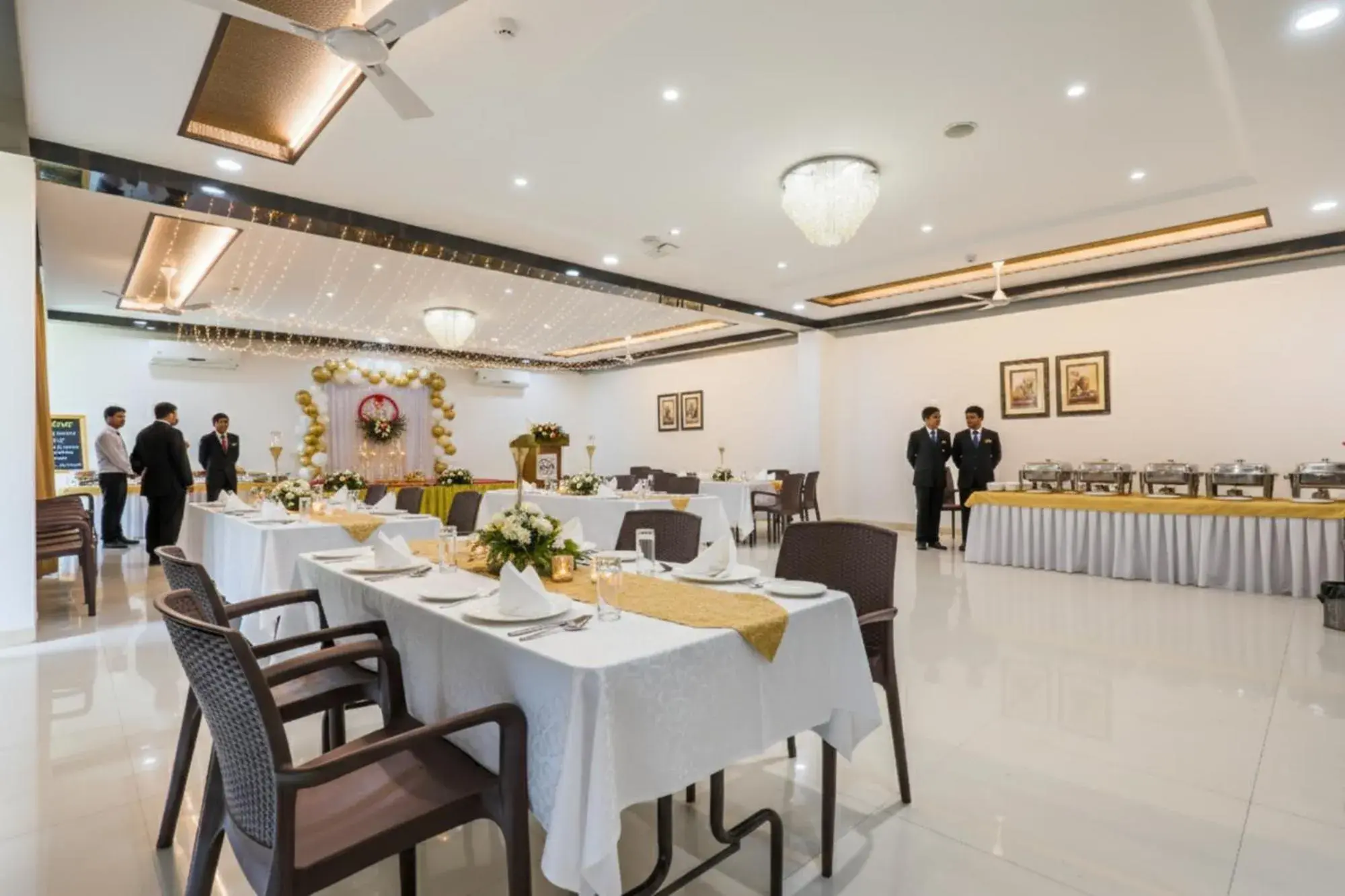 Restaurant/places to eat in FabHotel Prime Sapphire Inn Restaurant/places to eat in FabHotel Prime Sapphire Inn