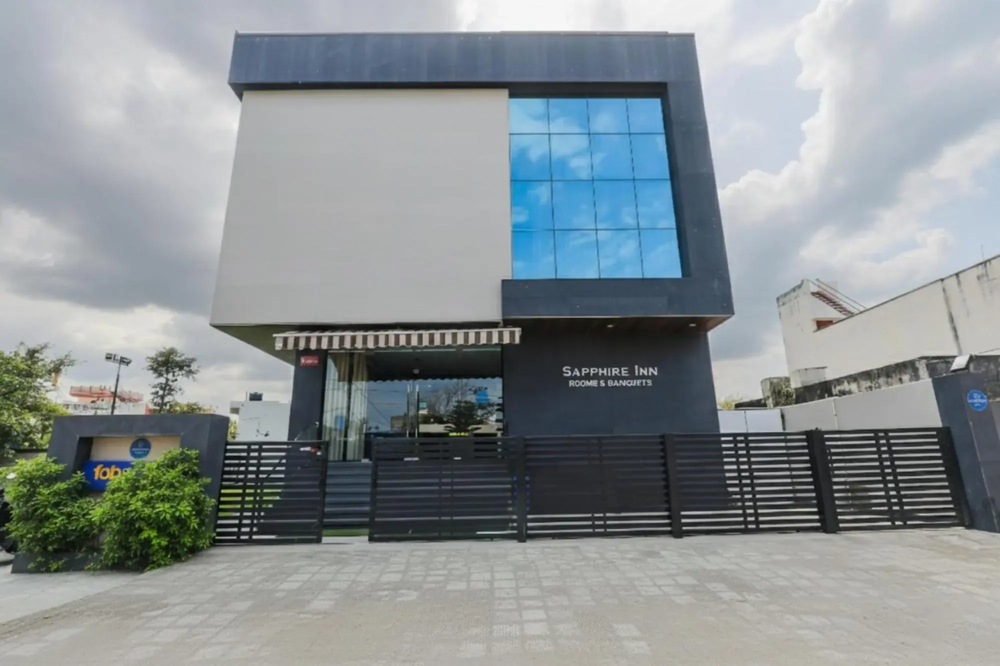 Property building in FabHotel Prime Sapphire Inn Property building in FabHotel Prime Sapphire Inn