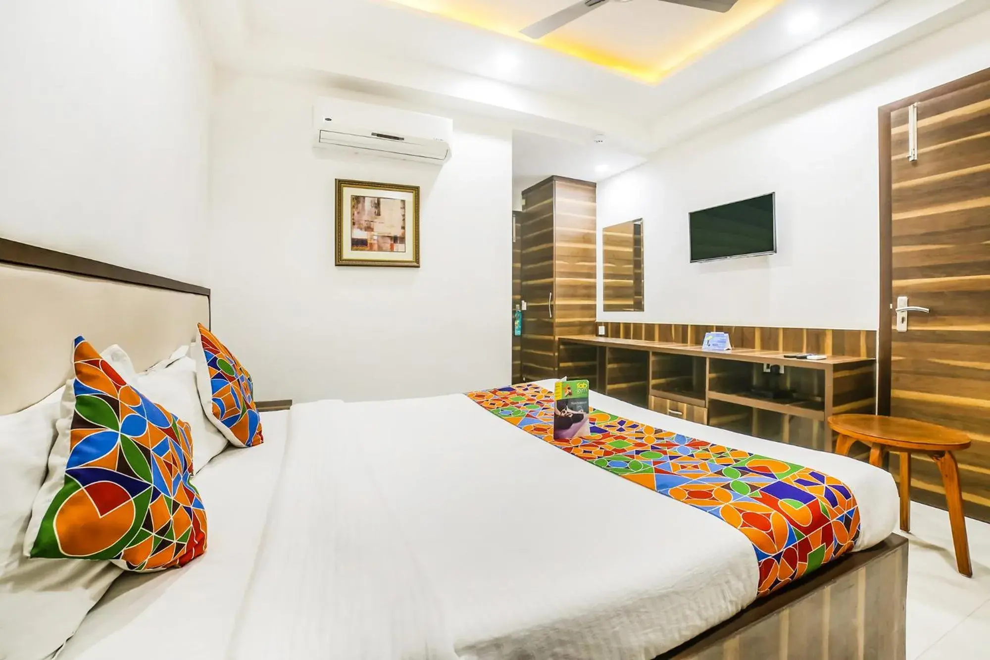 Bed in FabHotel Prime Sapphire Inn Bed in FabHotel Prime Sapphire Inn