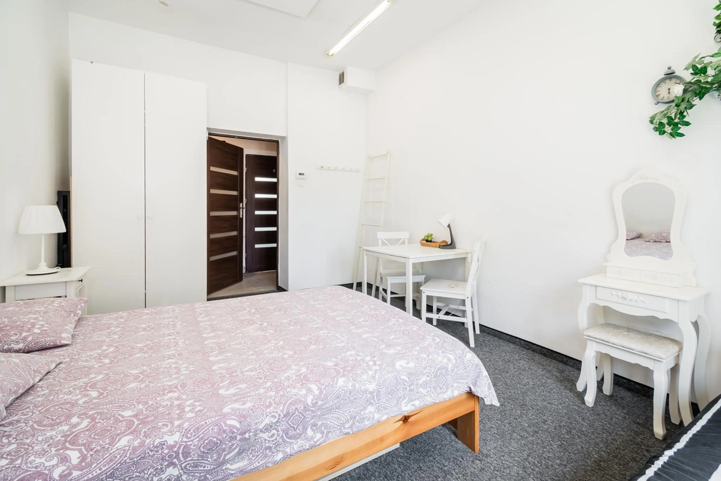 Photo of the whole room, Bed in Master Corner Apartment