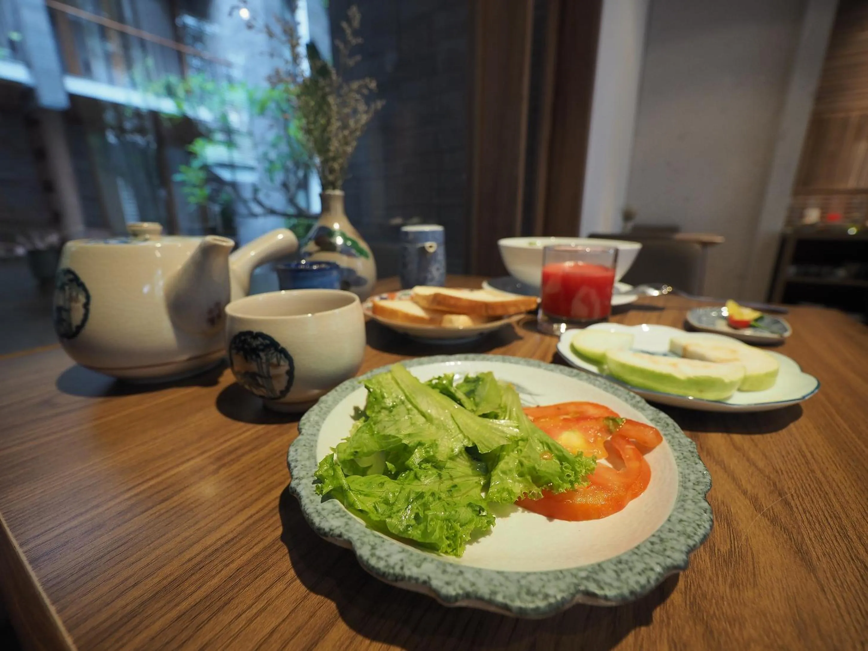 Restaurant/places to eat in Mai's Boutique