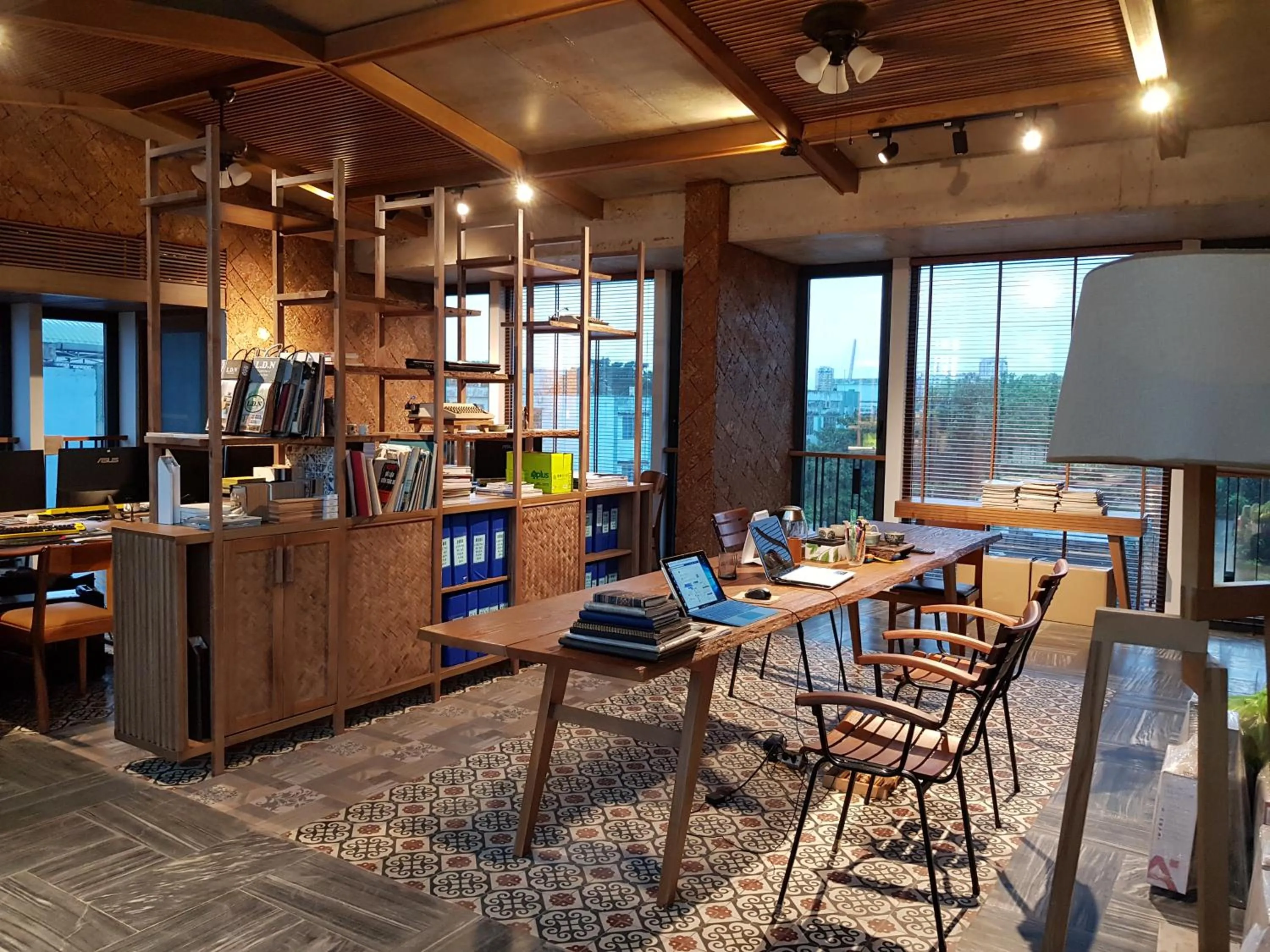 TV and multimedia in Mai's Boutique