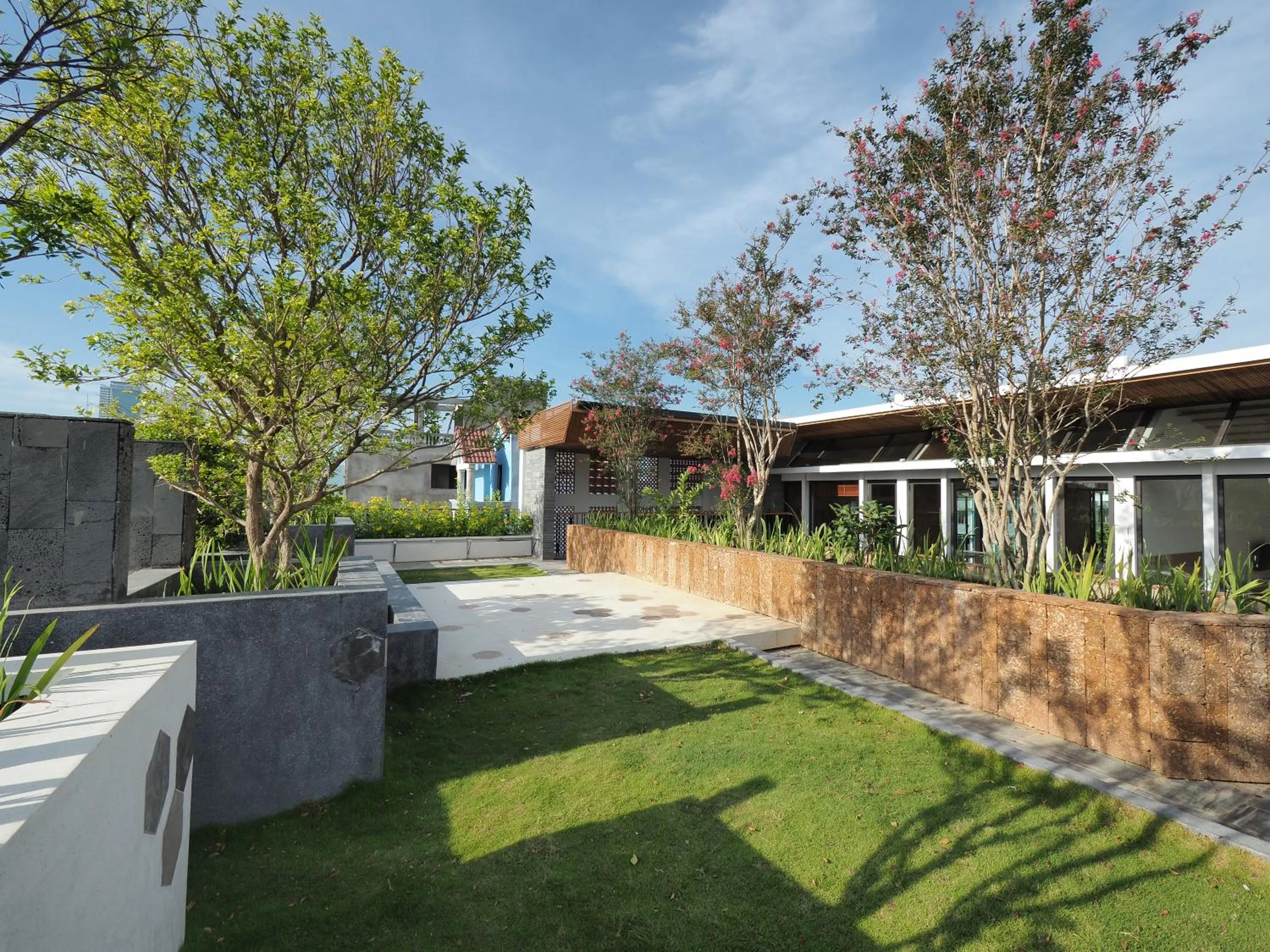 Day in Mai's Boutique