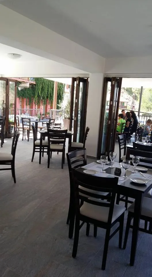 Restaurant/places to eat in Theoxenia