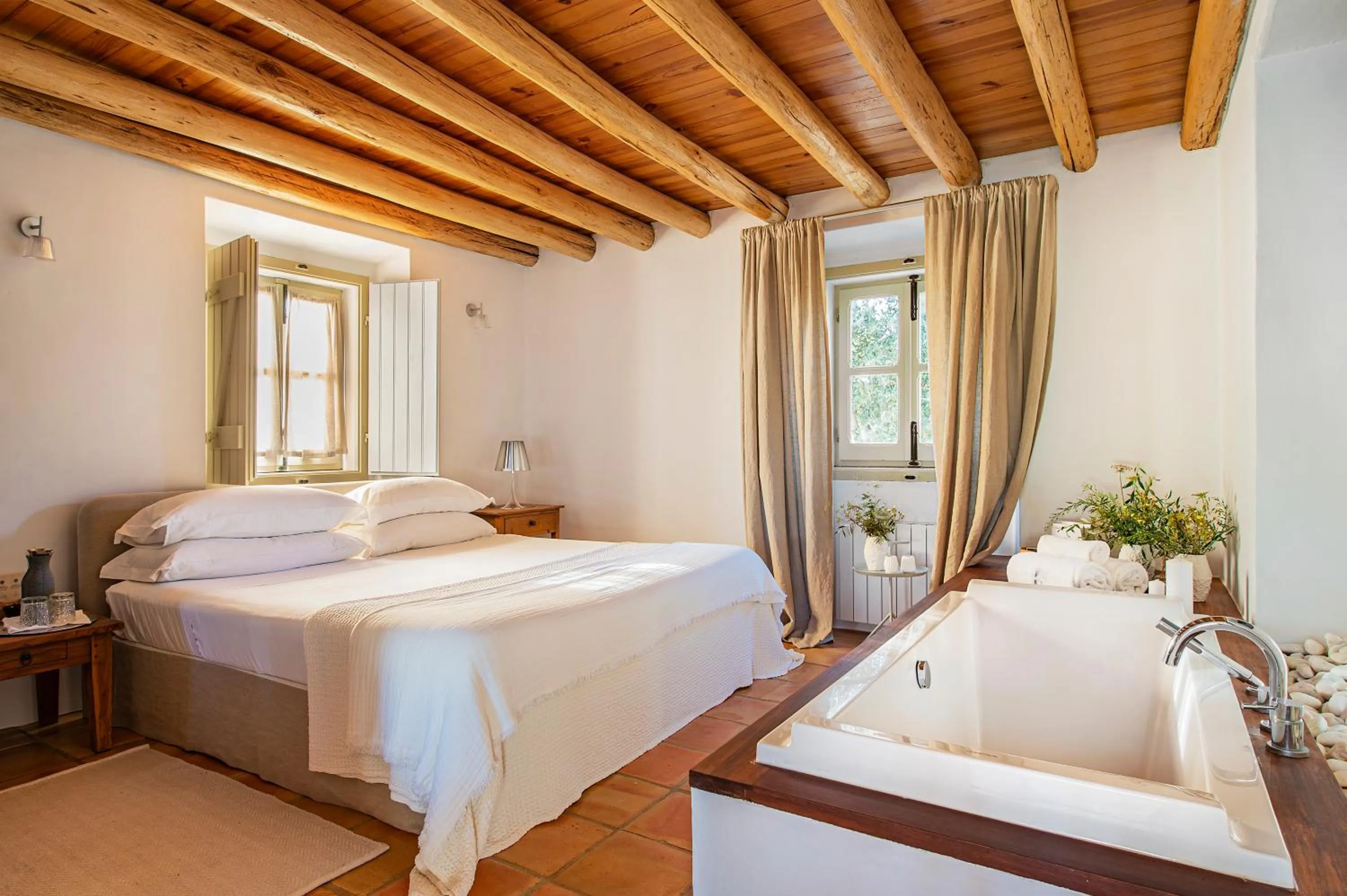 Bedroom, Bed in Herdade da Malhadinha Nova - Relais & Châteaux