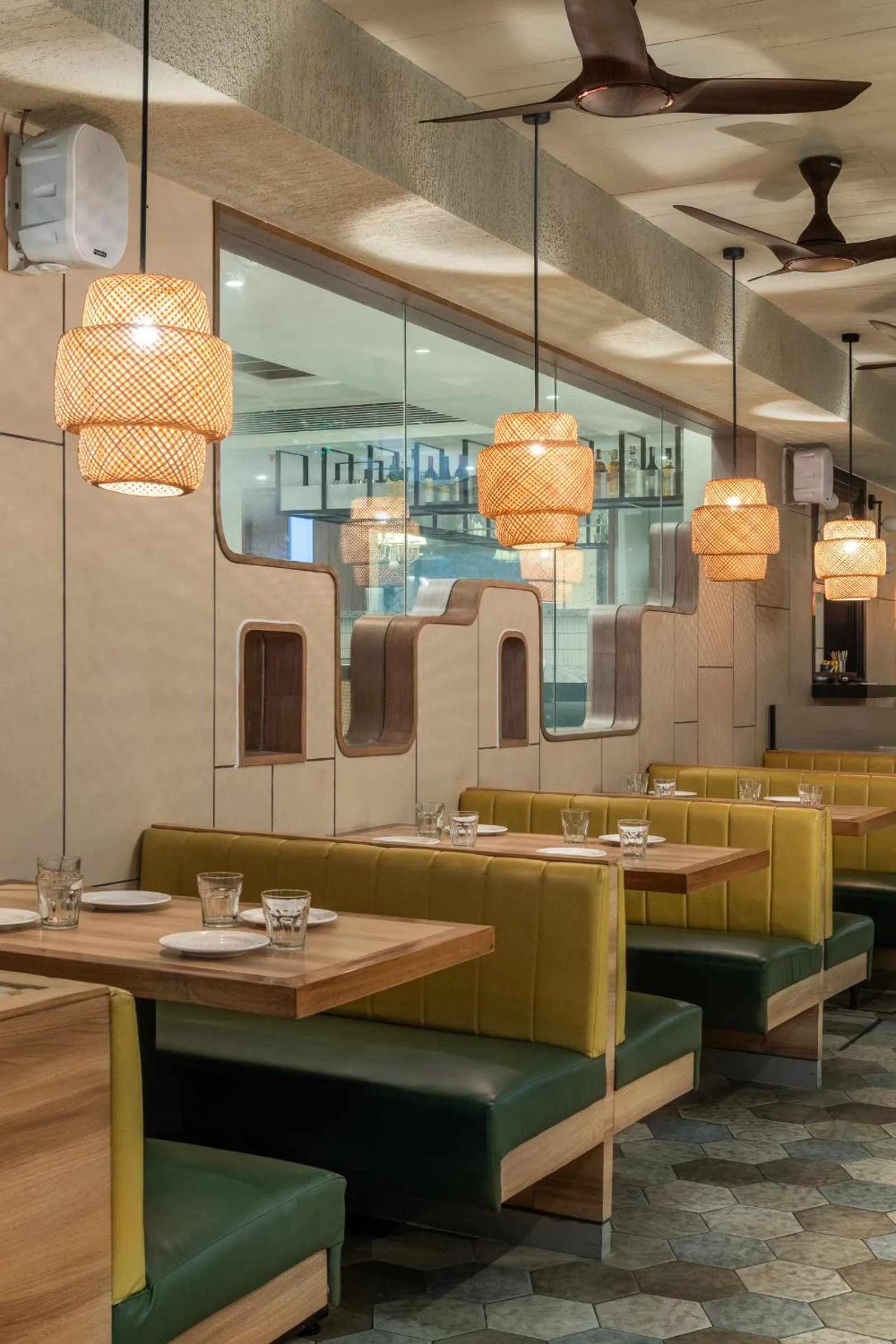 Restaurant/places to eat in Hotel Suncity Residency