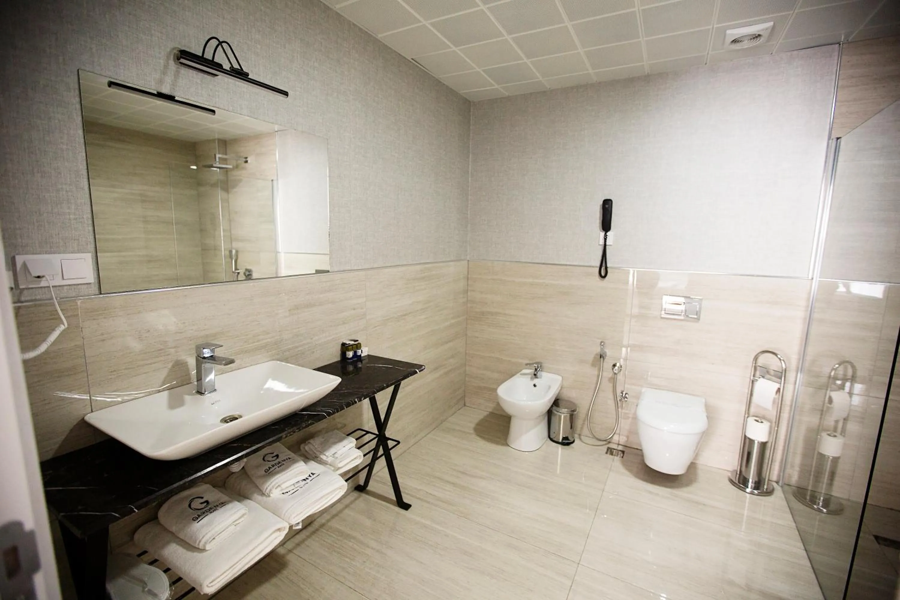 Bathroom in Gardenya Suite Hotel