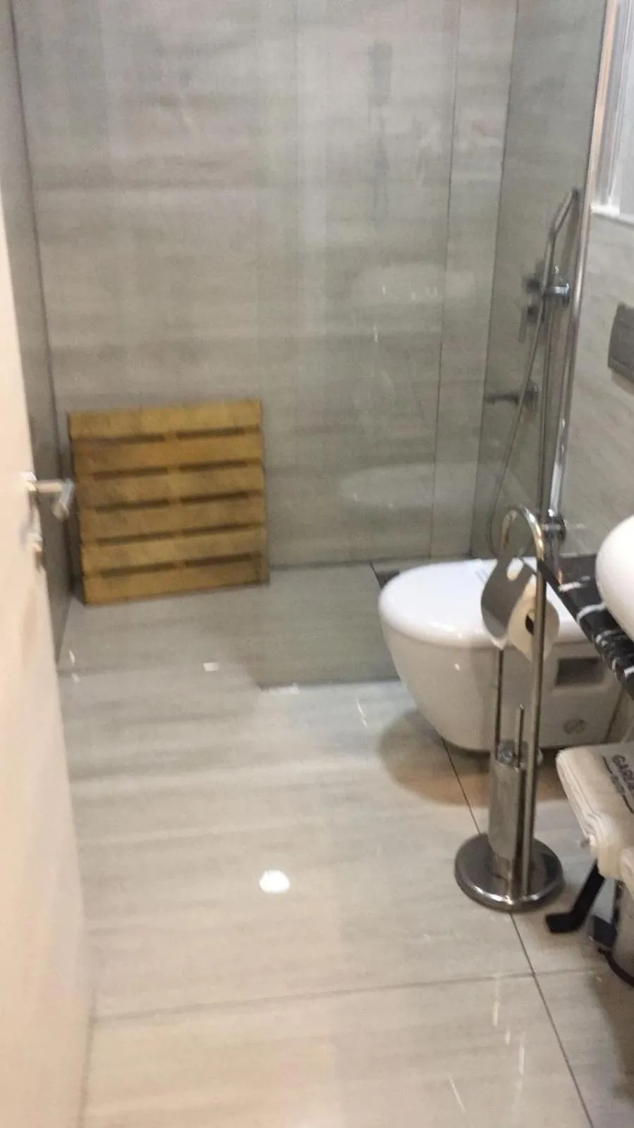 Shower in Gardenya Suite Hotel