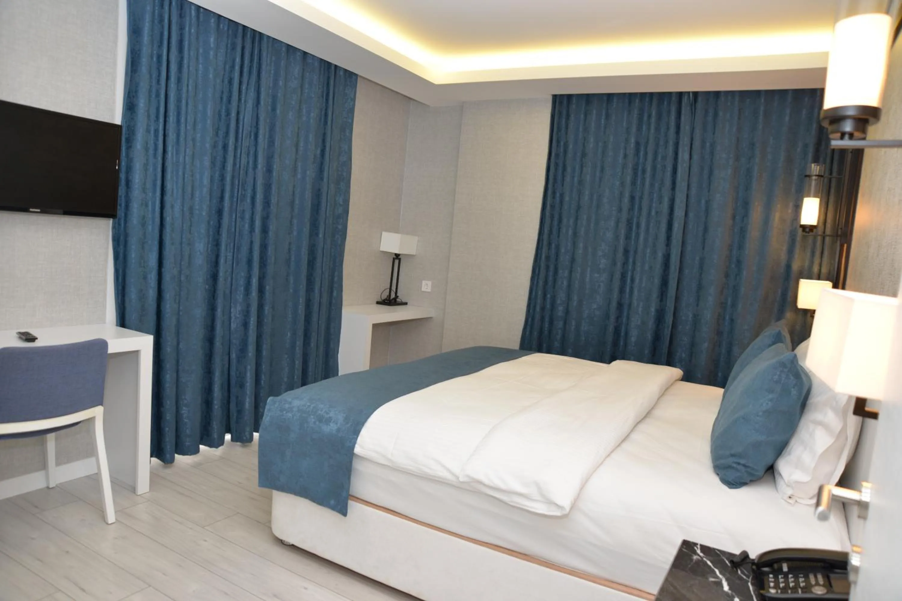 Bedroom, Bed in Gardenya Suite Hotel
