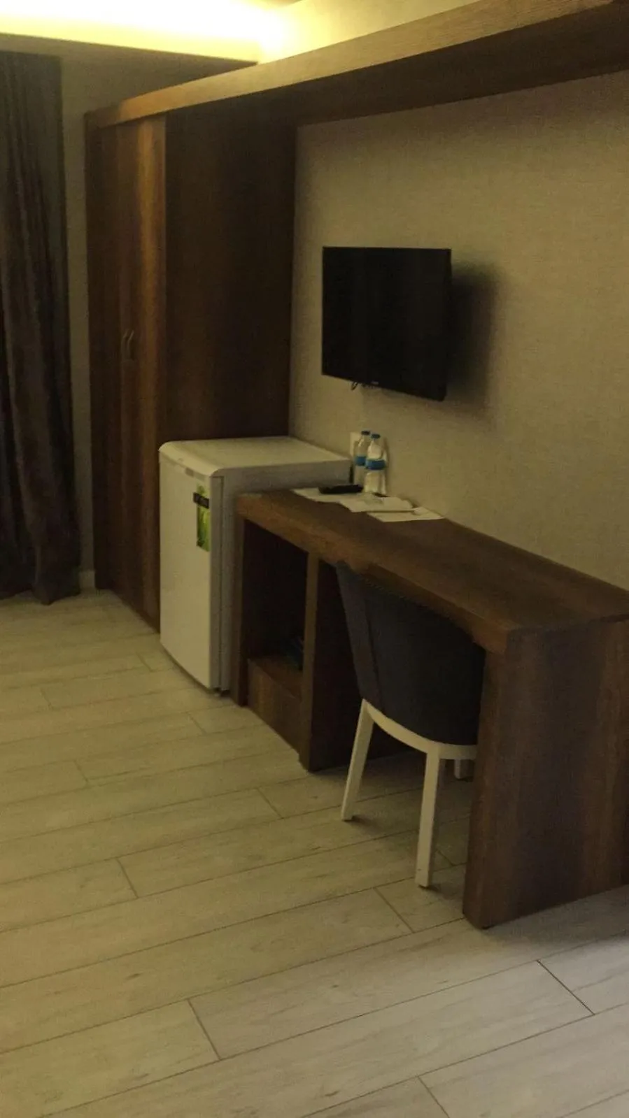 TV and multimedia in Gardenya Suite Hotel
