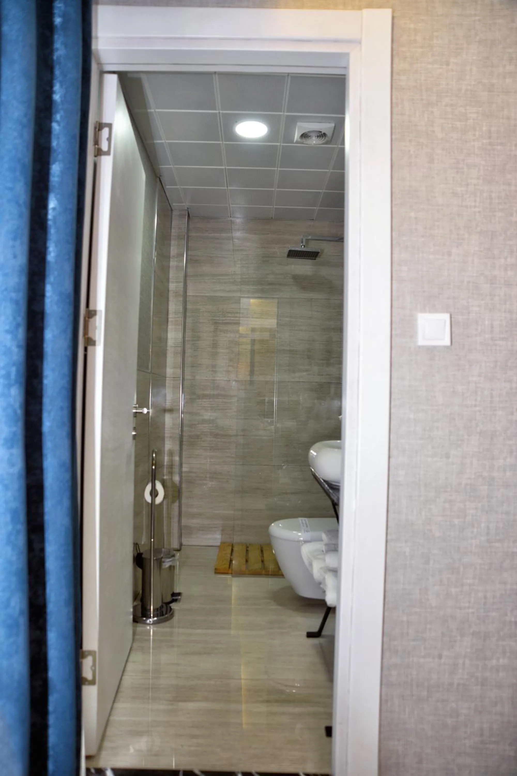 Toilet in Gardenya Suite Hotel