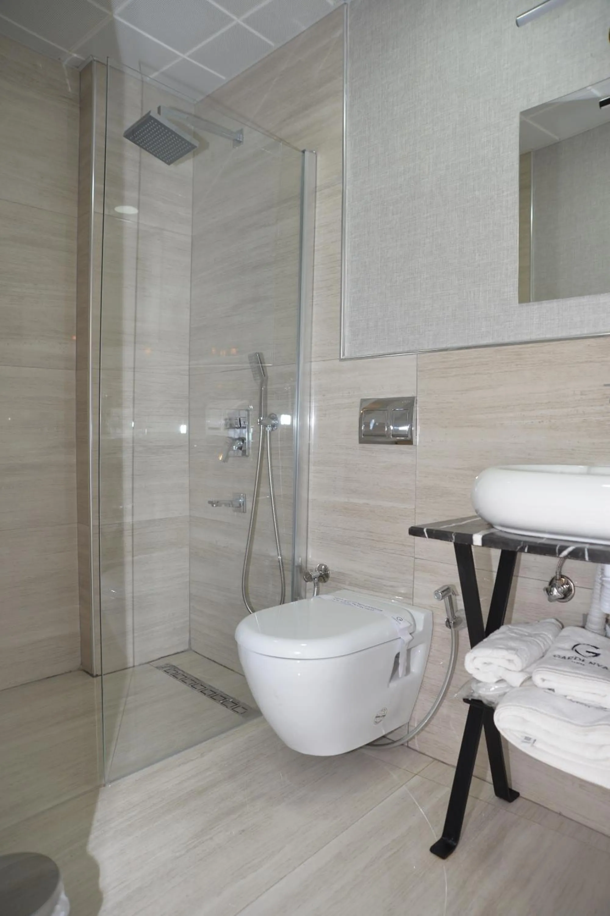 Toilet in Gardenya Suite Hotel