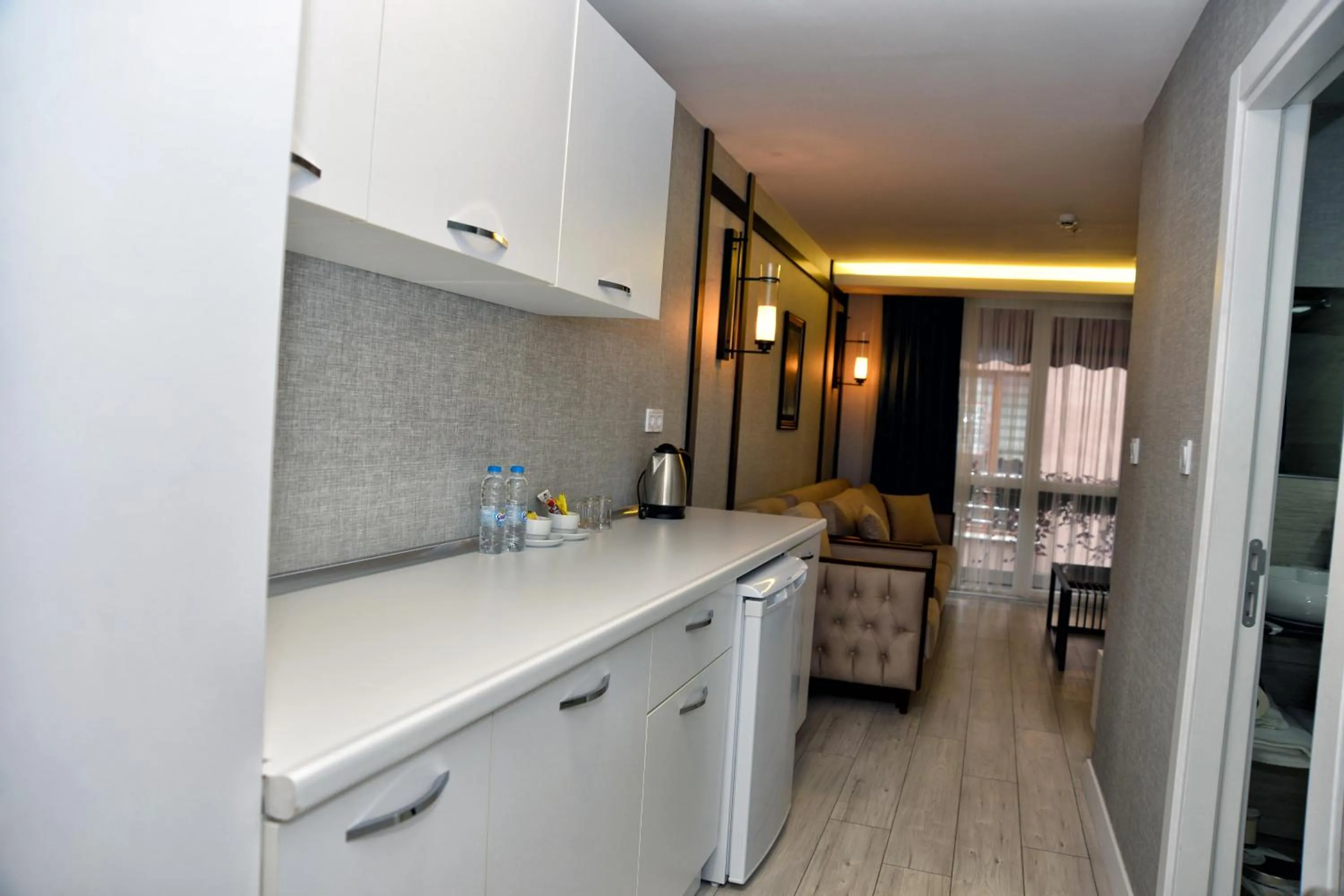 Kitchen or kitchenette in Gardenya Suite Hotel