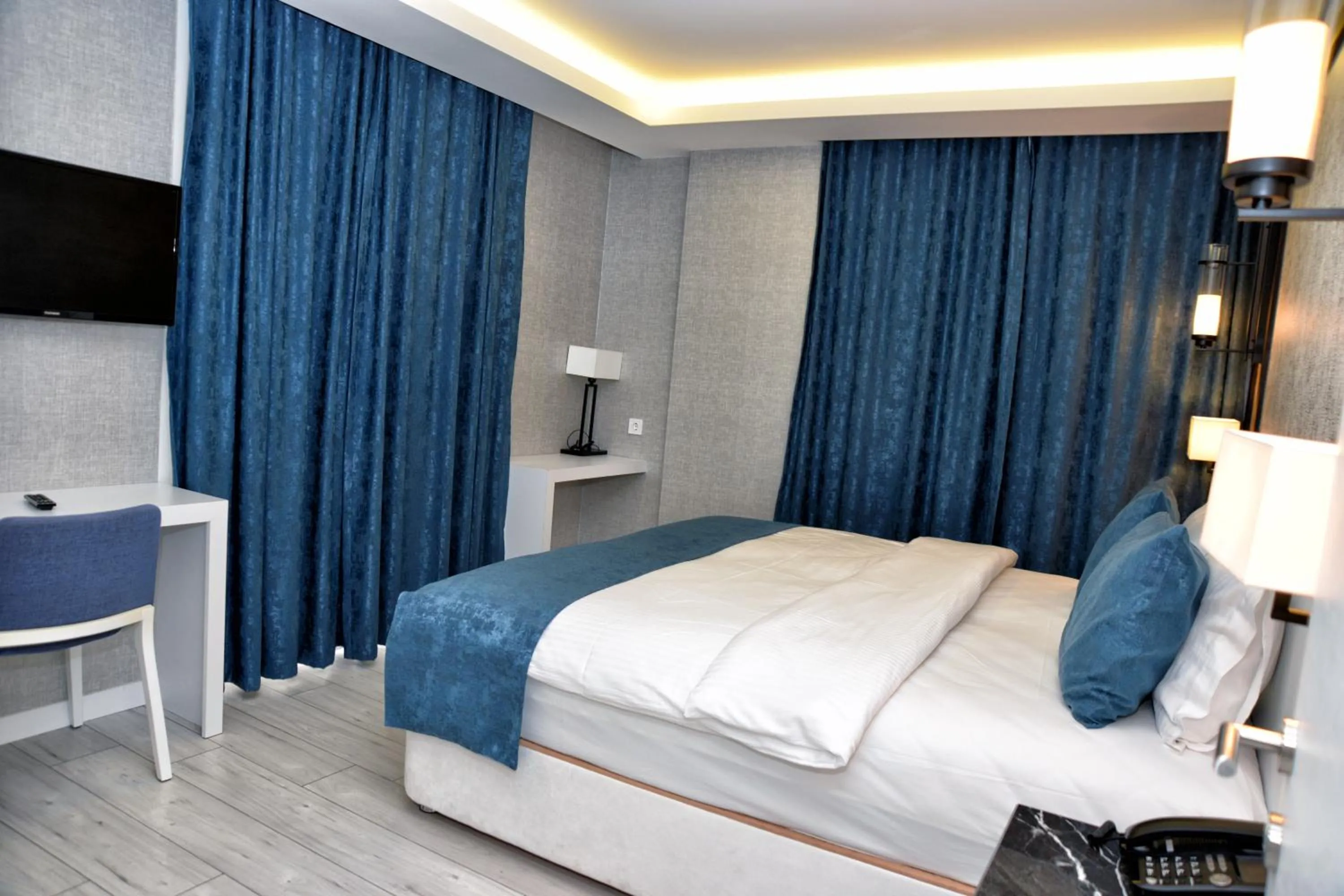 Bedroom, Bed in Gardenya Suite Hotel