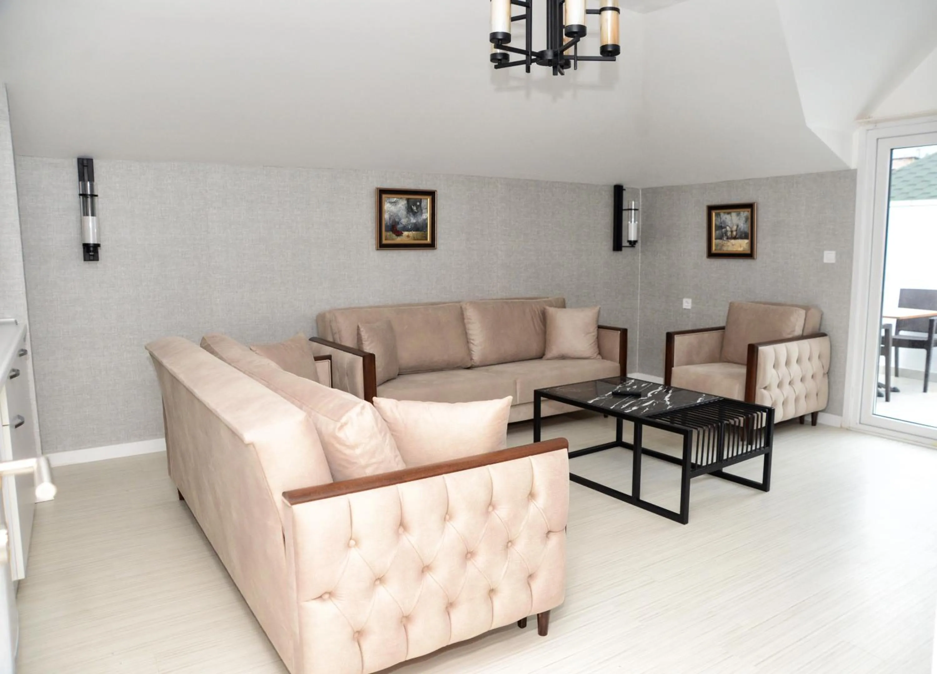 Living room in Gardenya Suite Hotel