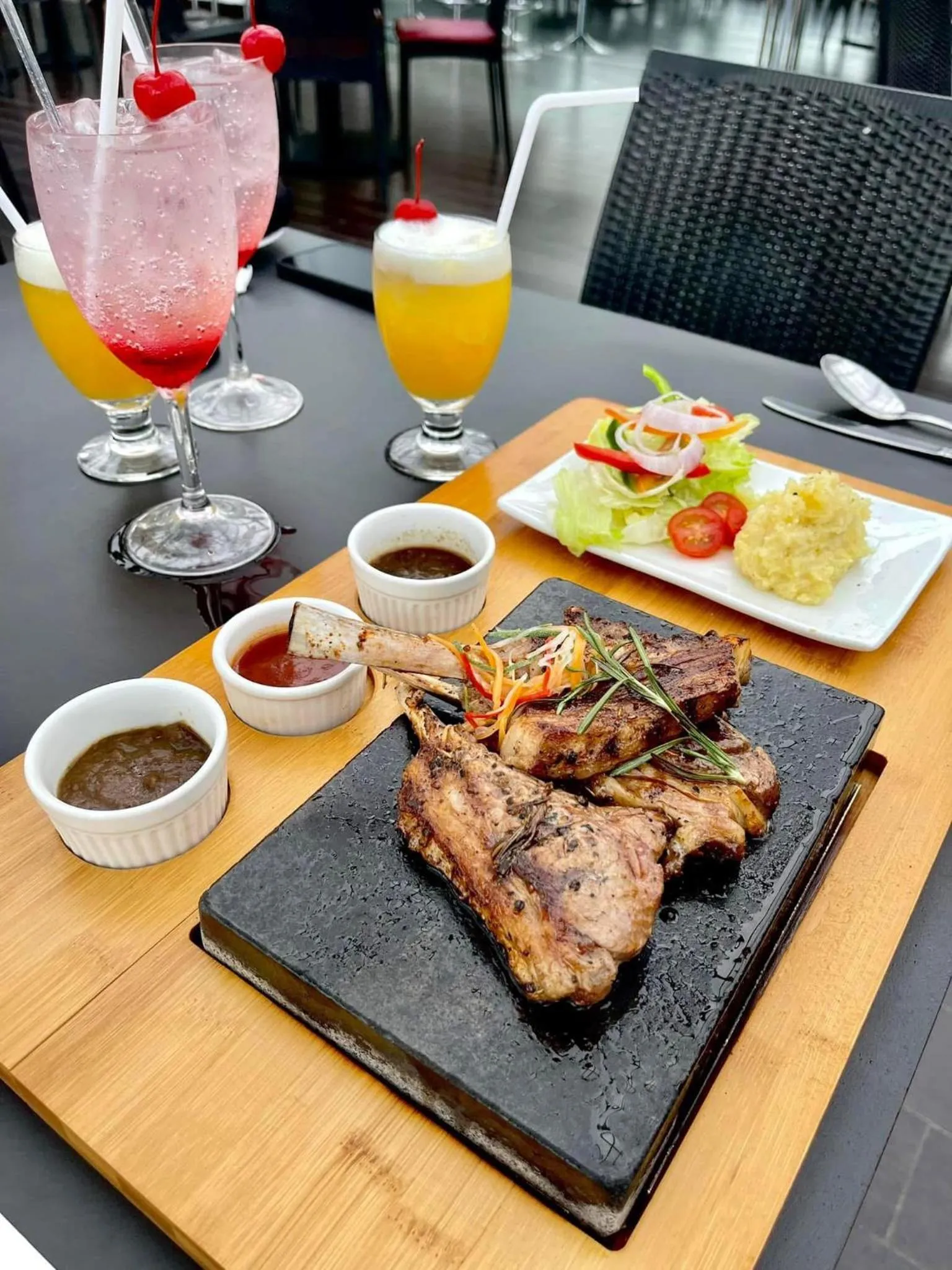 Restaurant/places to eat in Holiday Villa Resort & Beachclub Langkawi