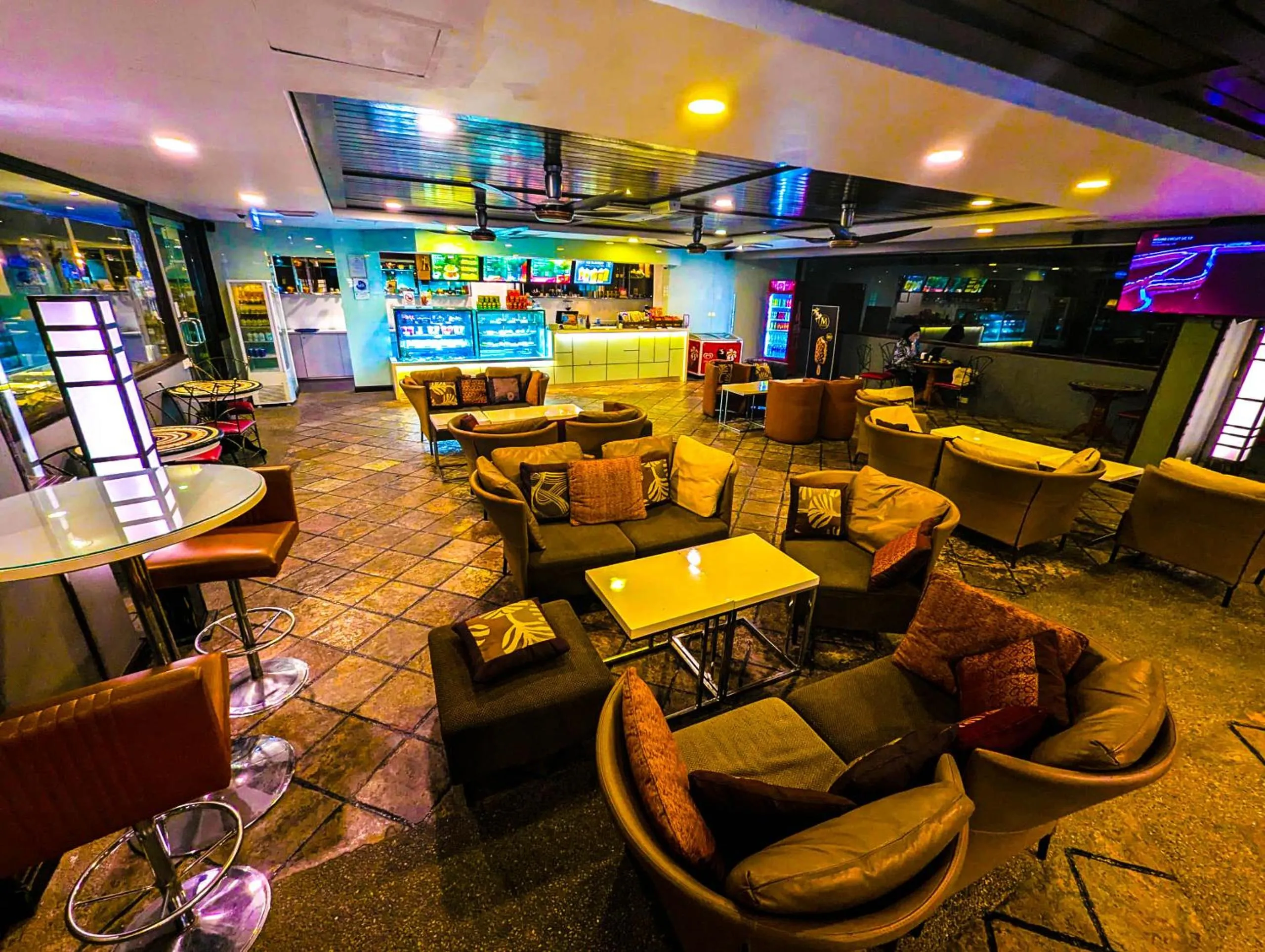 Restaurant/places to eat in Holiday Villa Resort & Beachclub Langkawi