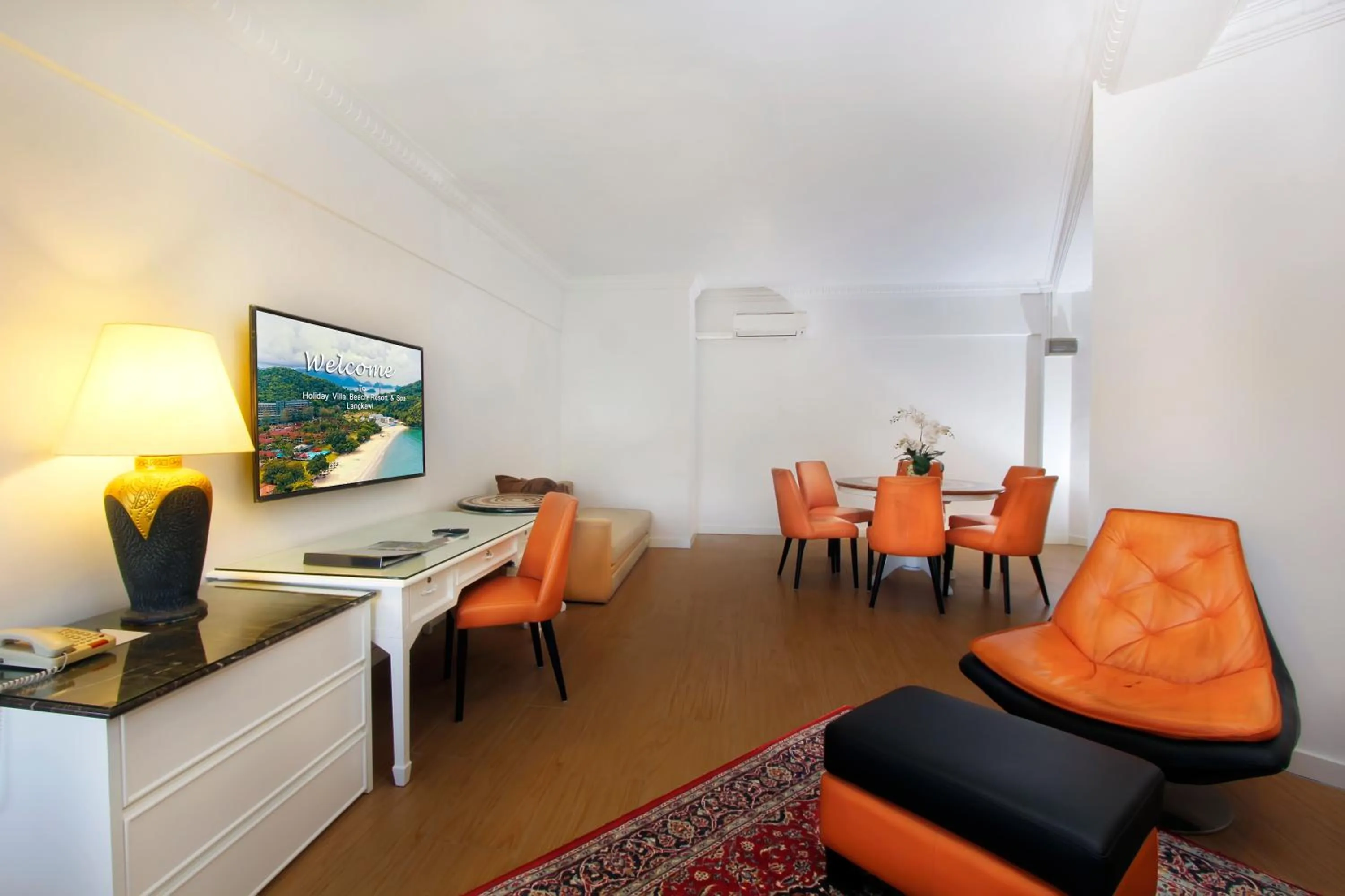 TV and multimedia in Holiday Villa Resort & Beachclub Langkawi