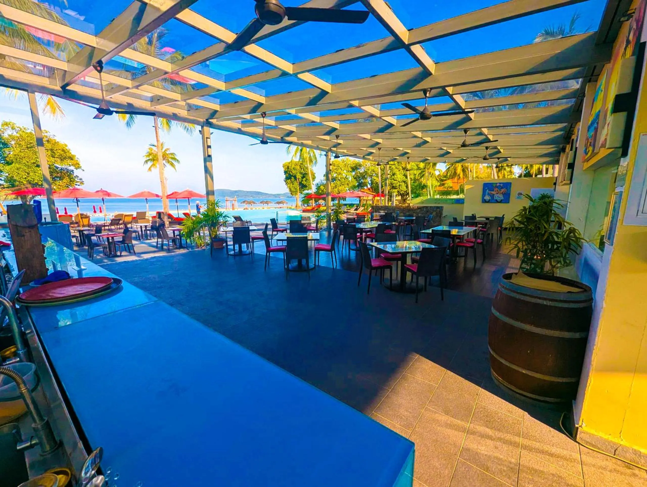 Restaurant/places to eat in Holiday Villa Resort & Beachclub Langkawi