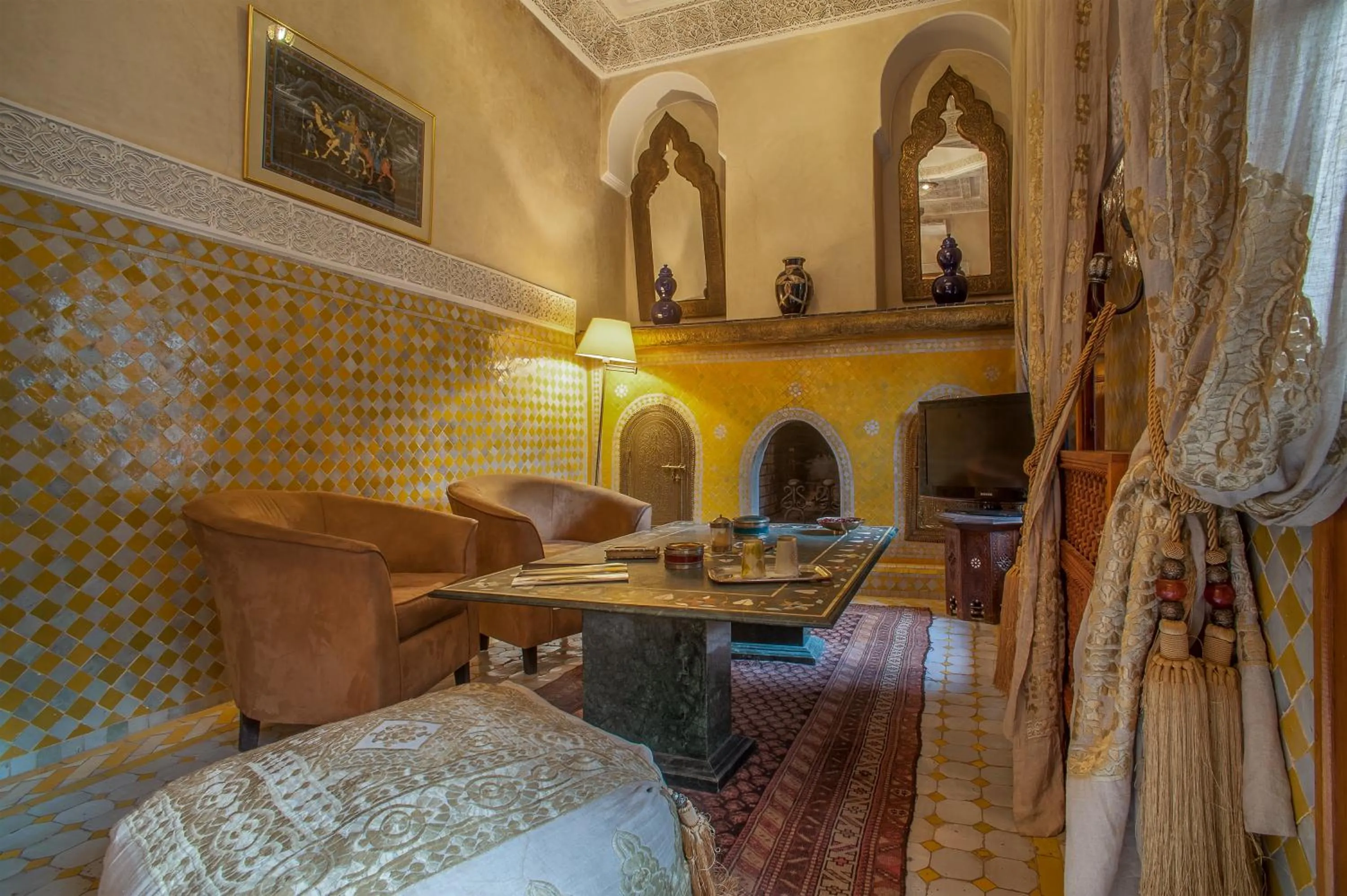 TV and multimedia, Bed in Riad & Spa Laurence Olivier