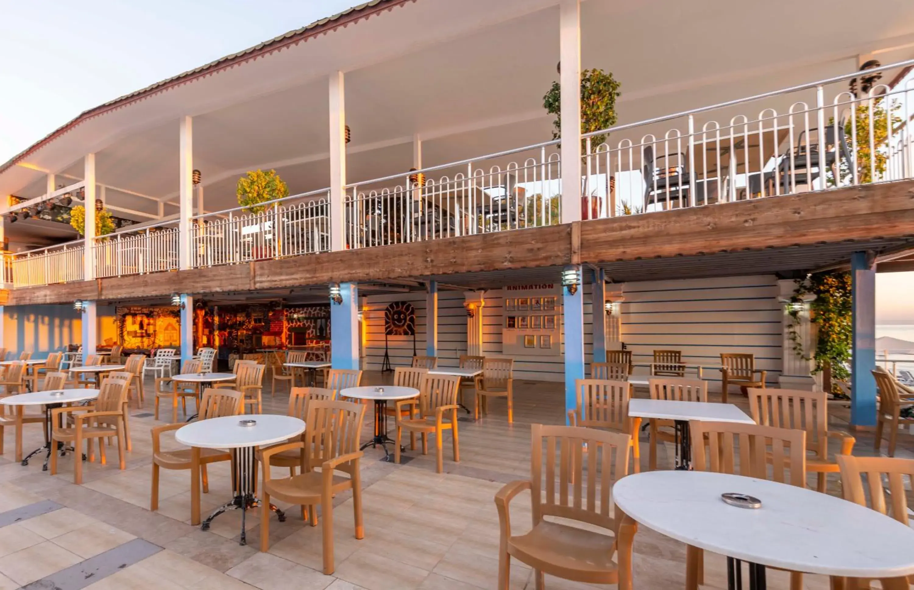 Patio, Lounge/Bar in Armas Beach Hotel