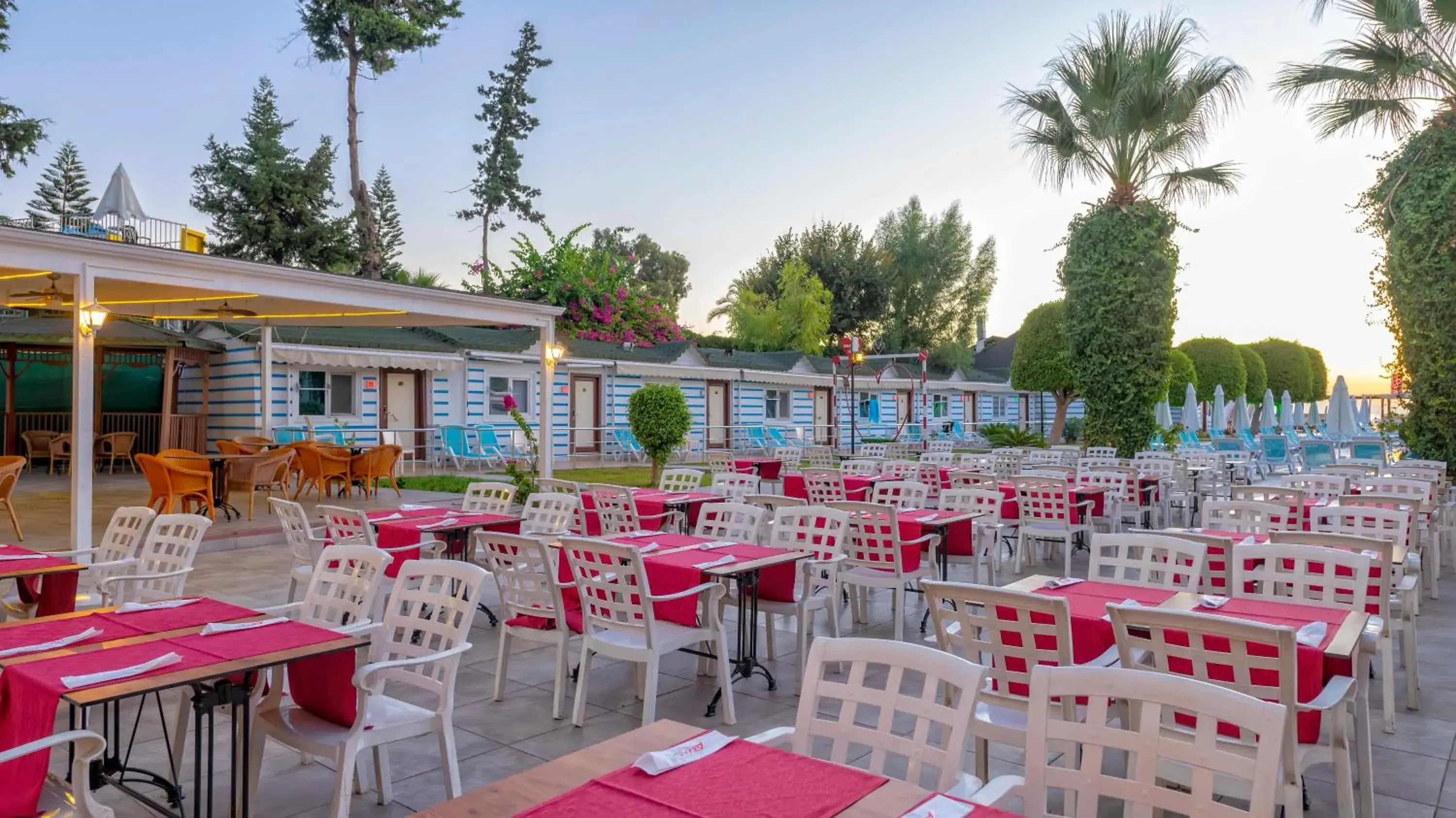 Patio, Restaurant/Places to Eat in Armas Beach Hotel