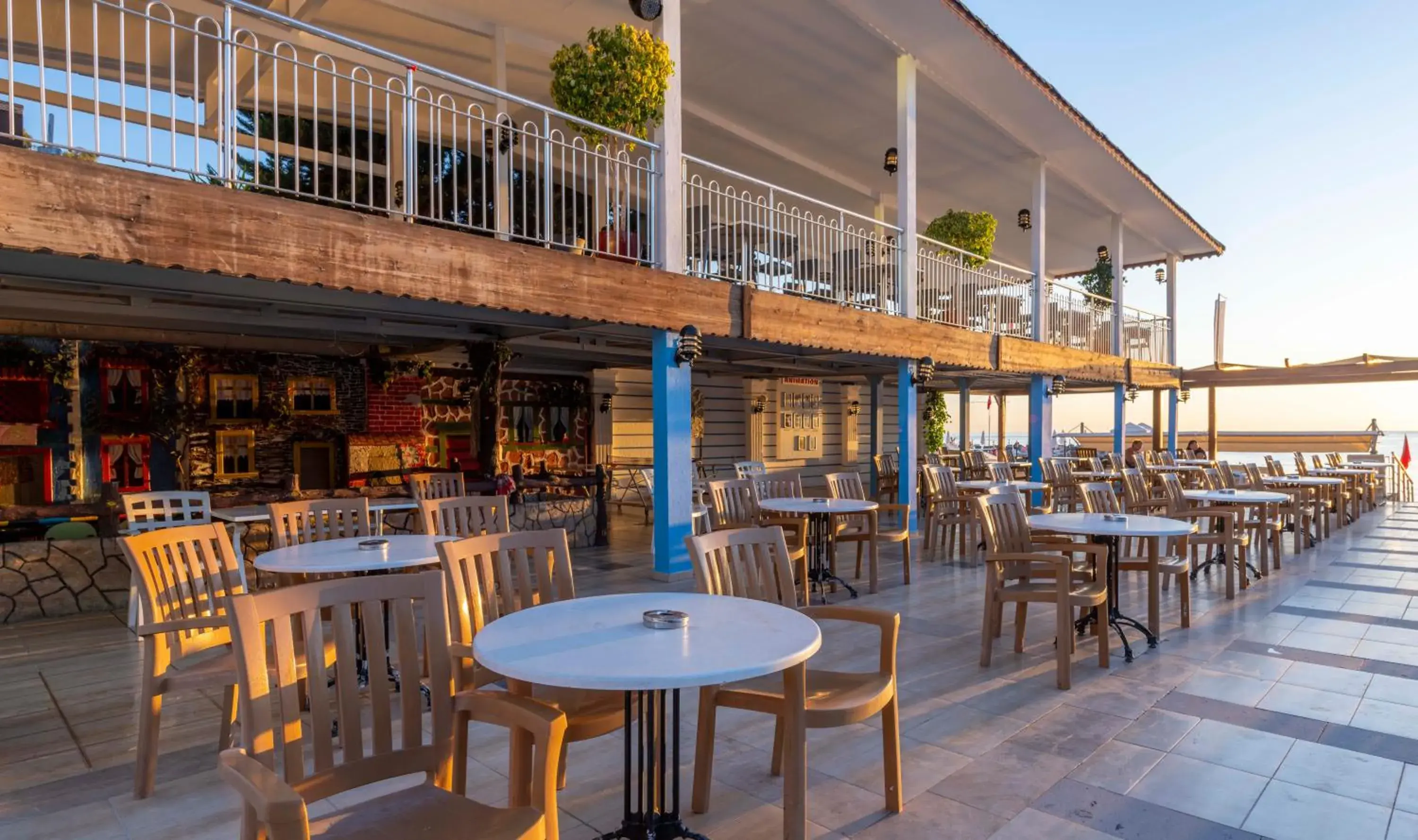 Patio, Restaurant/Places to Eat in Armas Beach Hotel