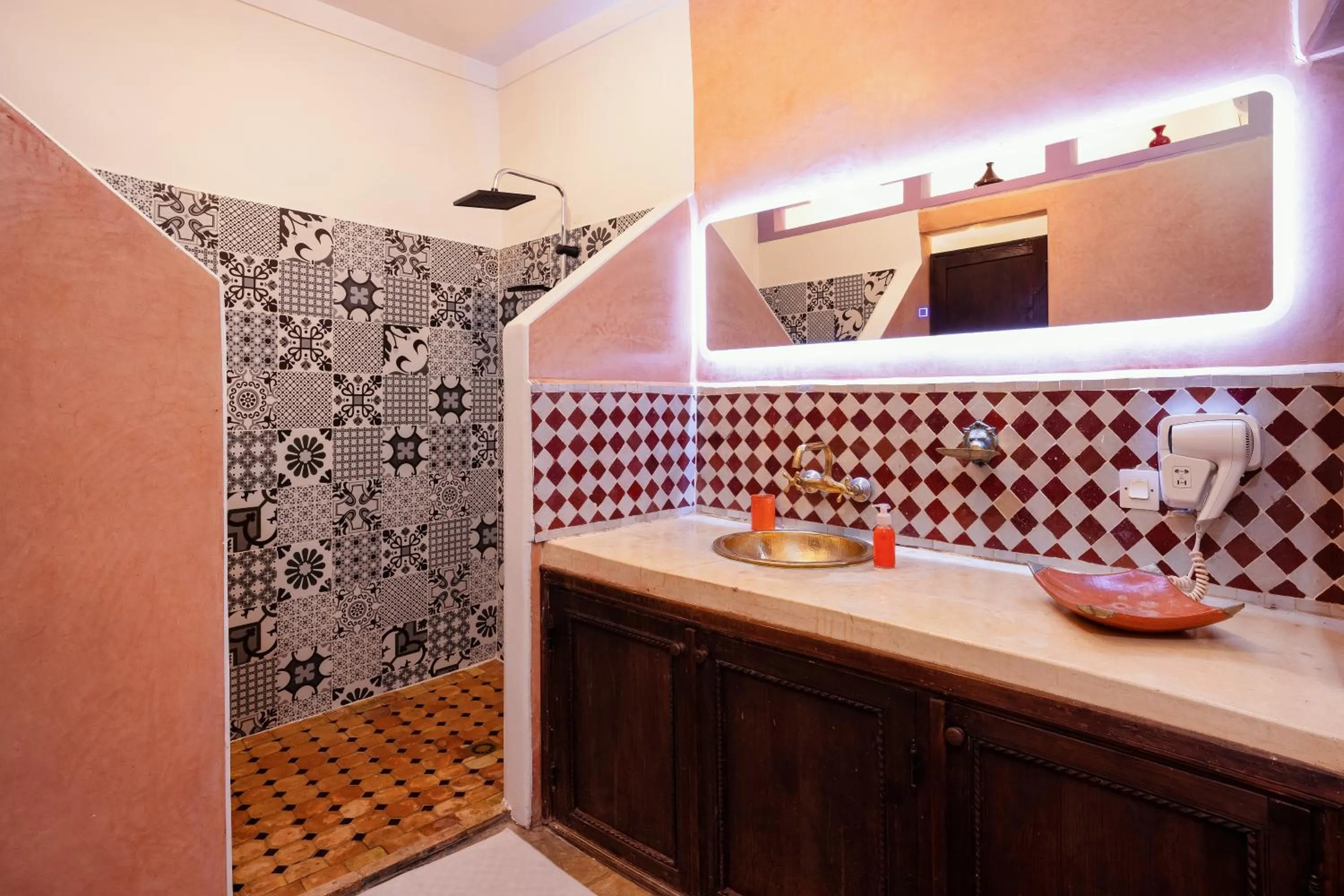 Shower in Riad Sidi Mimoune & Spa