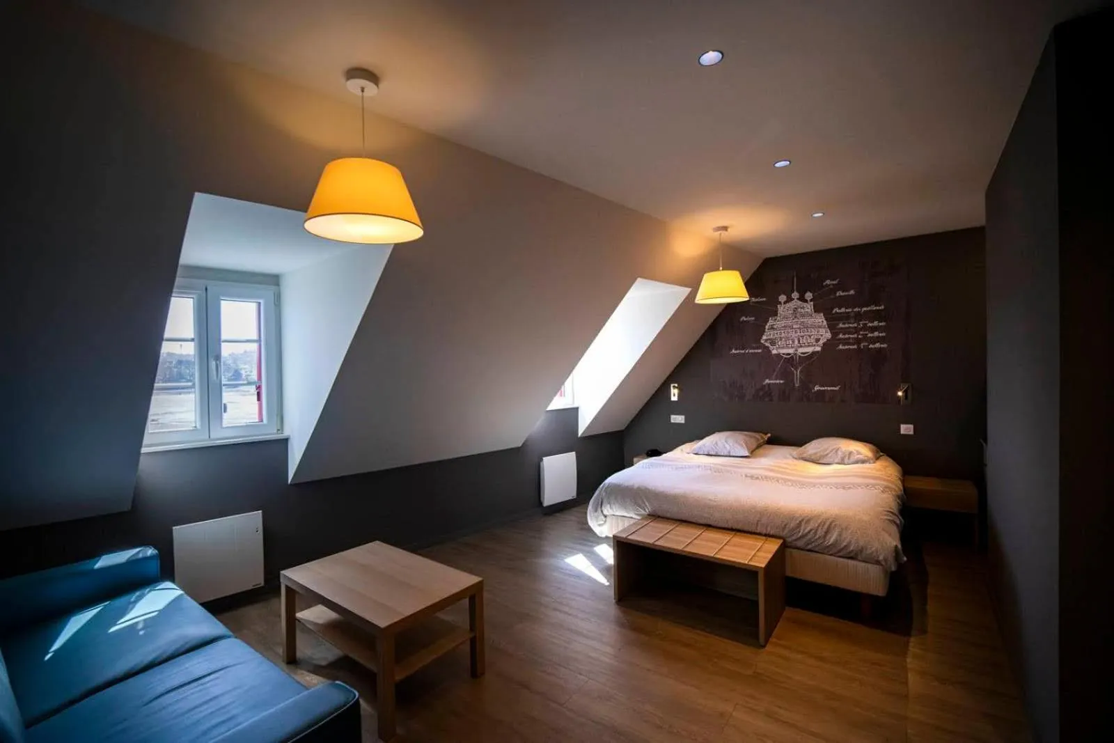 Photo of the whole room, Bed in Hostellerie De La Mer