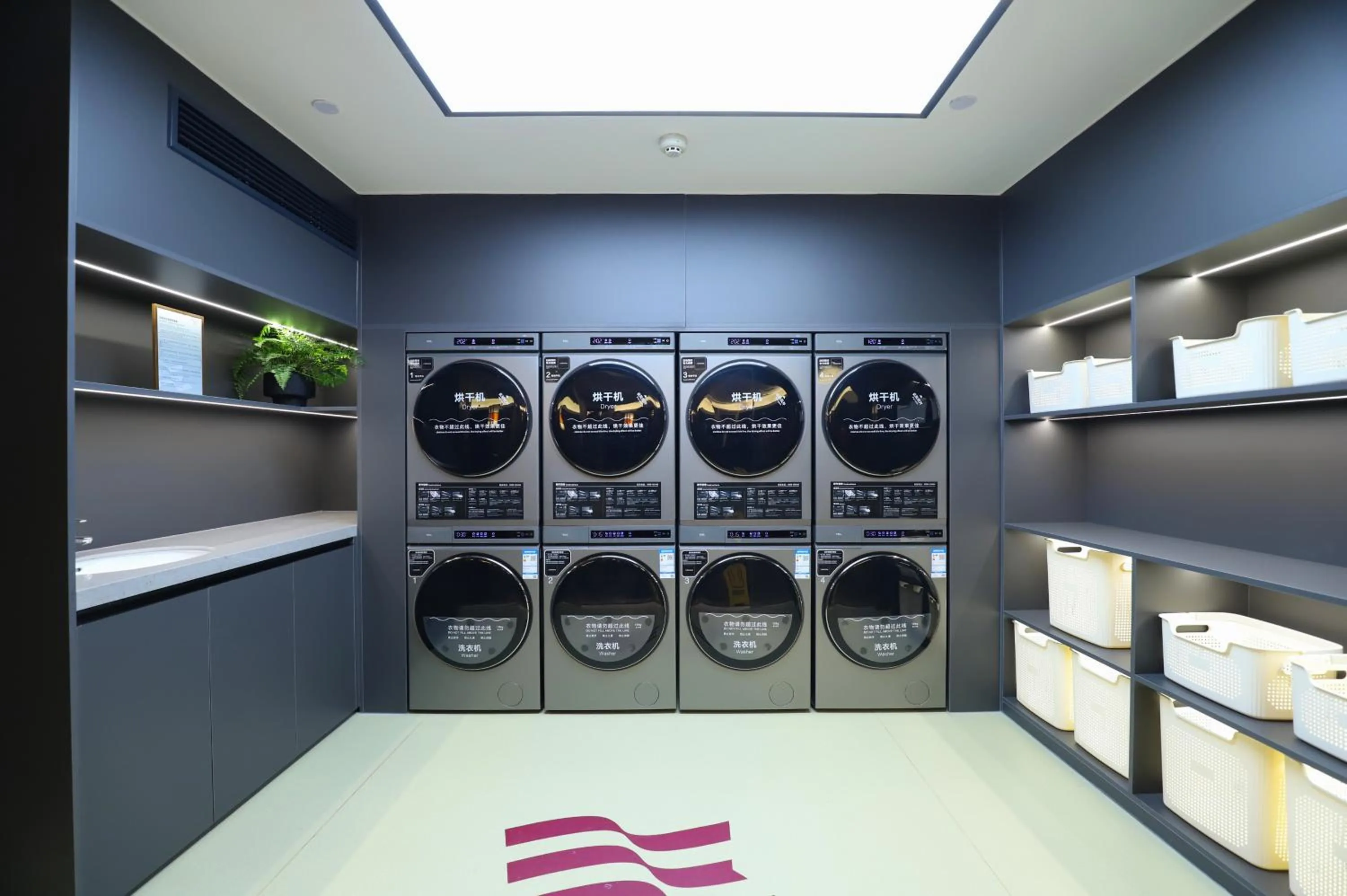 laundry in Crowne Plaza Foshan by IHG