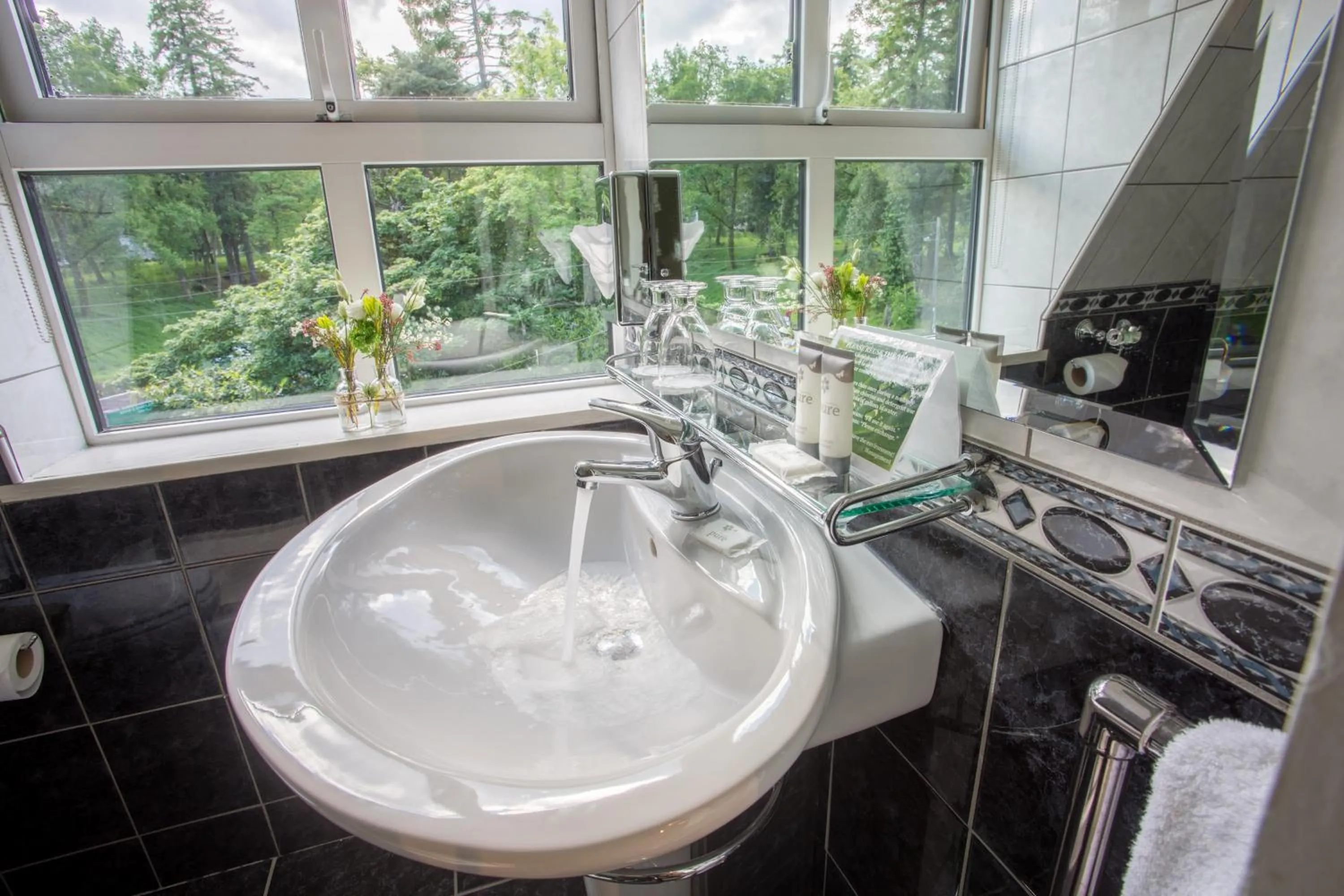 Bathroom in The Glendalough Hotel
