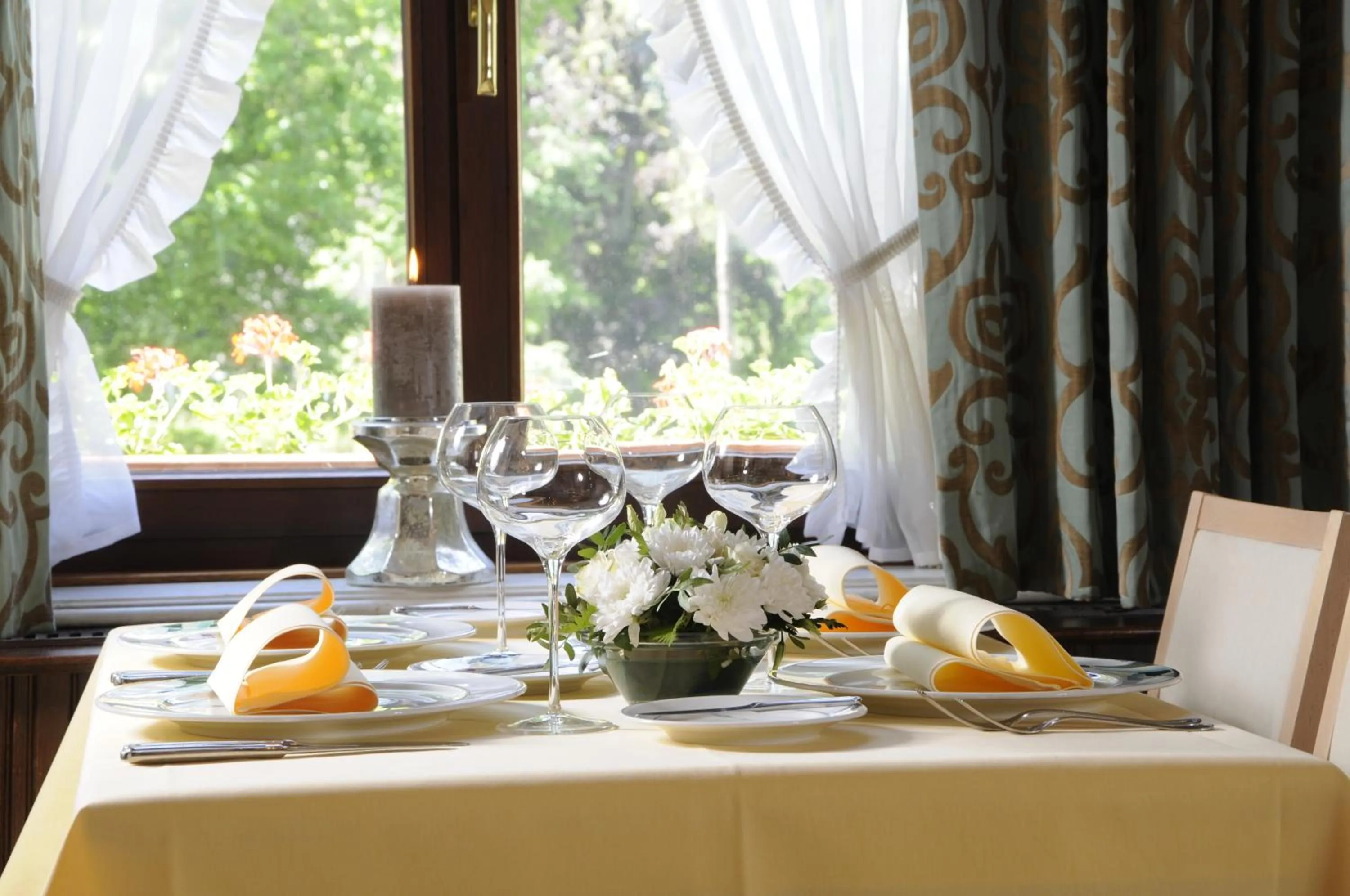 Restaurant/places to eat in Kasteel van Nieuwland