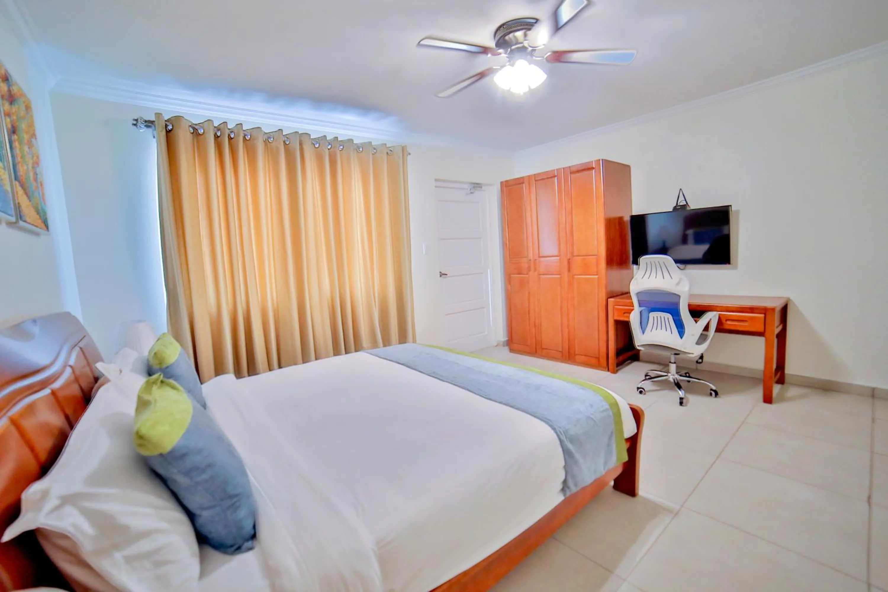 Bed in Pearl Aruba Condos