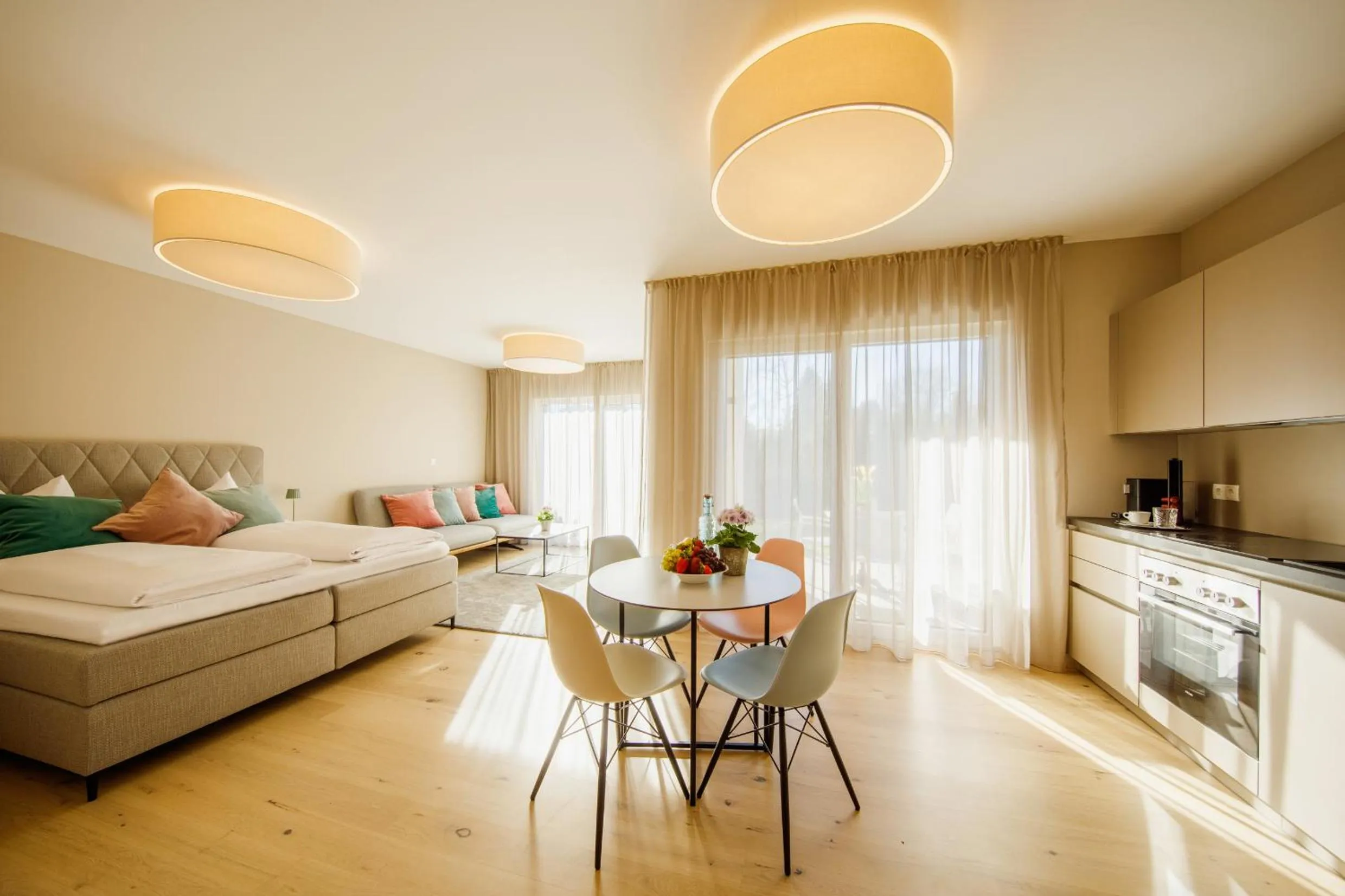 Kitchen or kitchenette, Bed in Pfeiler's Bürgerstüberl - Hotel