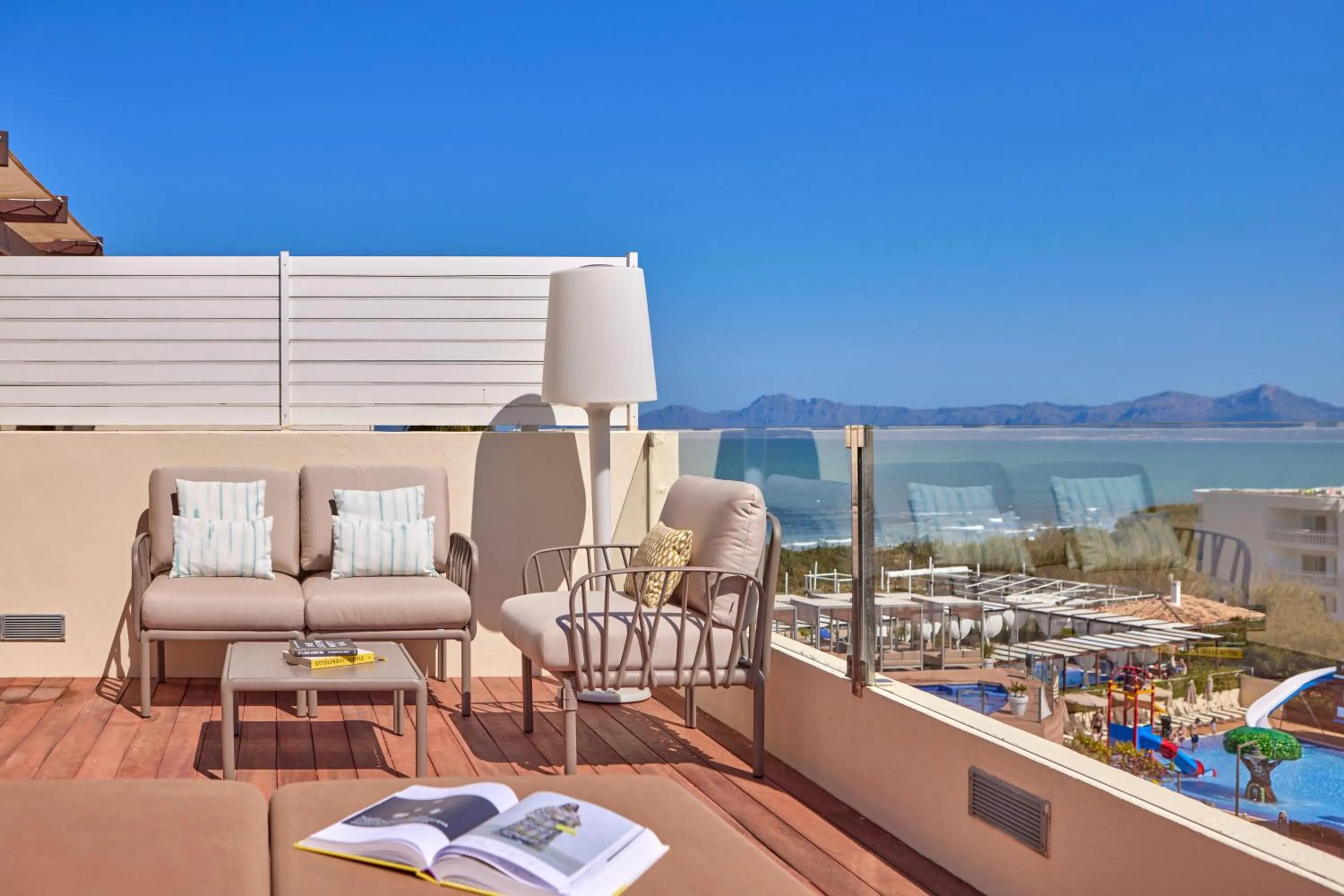 Photo of the whole room in Zafiro Bahia