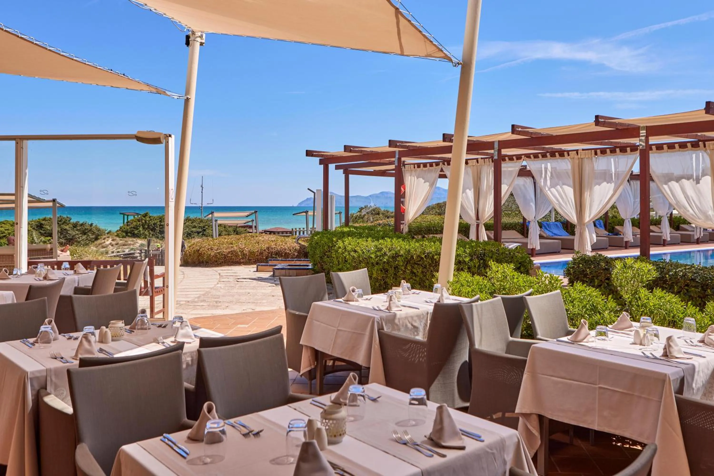 Restaurant/places to eat in Zafiro Bahia