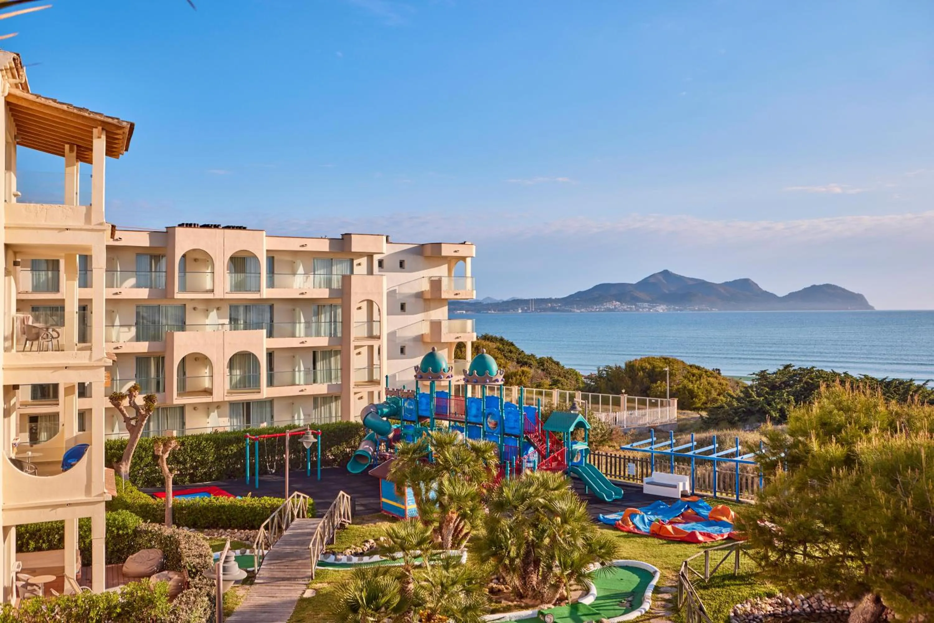 Property building in Zafiro Bahia